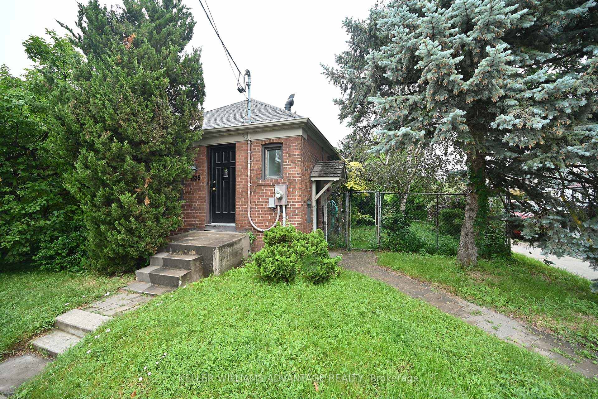 1335 Woodbine Avenue, Toronto E03, ON M4C 4G3