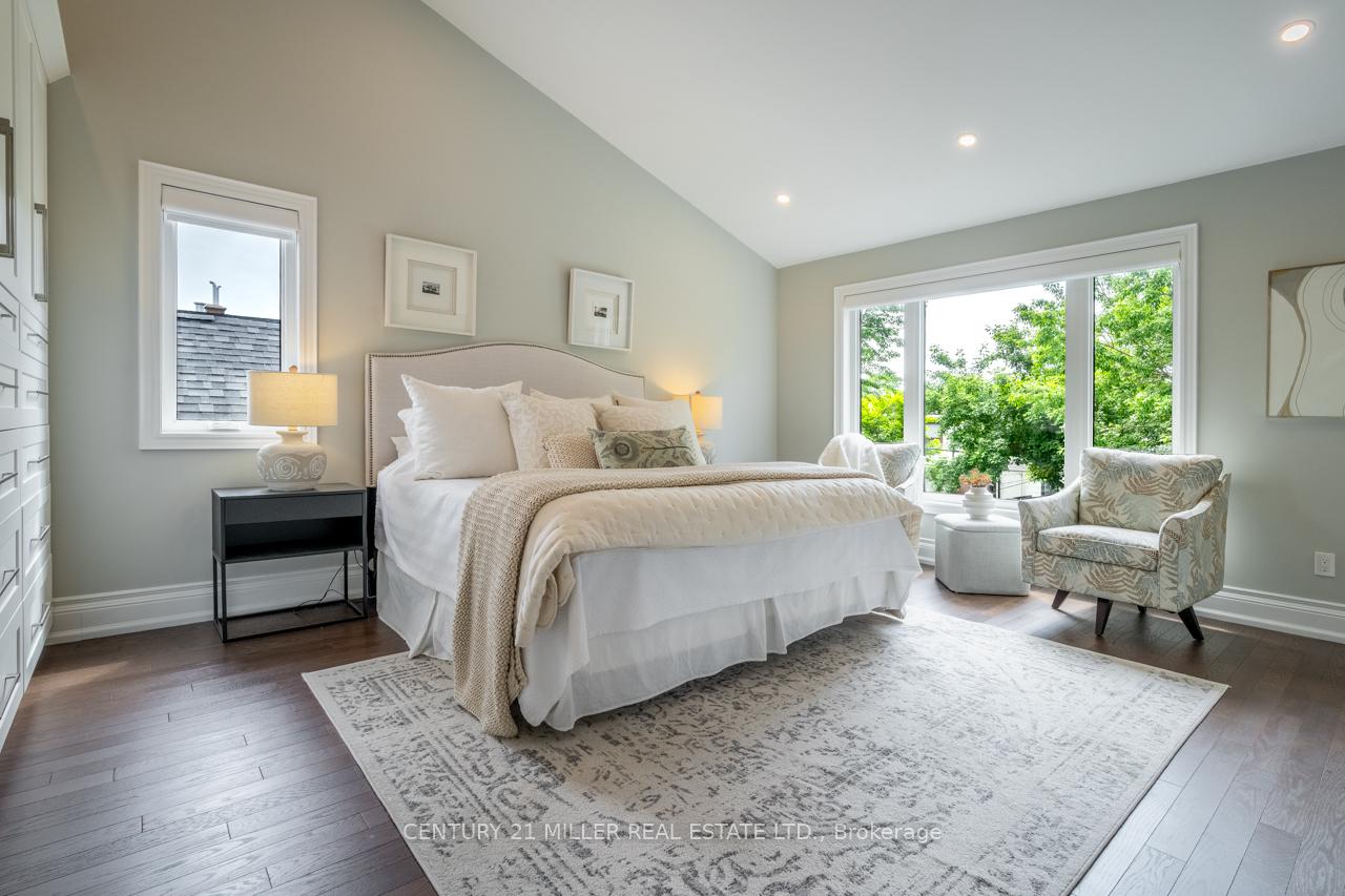 137 Springdale Boulevard, Toronto E03, ON M4J 1W8