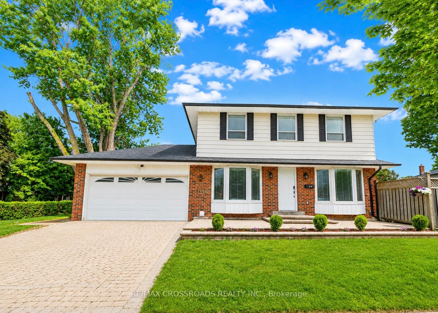 49 King Louis Crescent, Toronto E05, ON M1T 2X1
