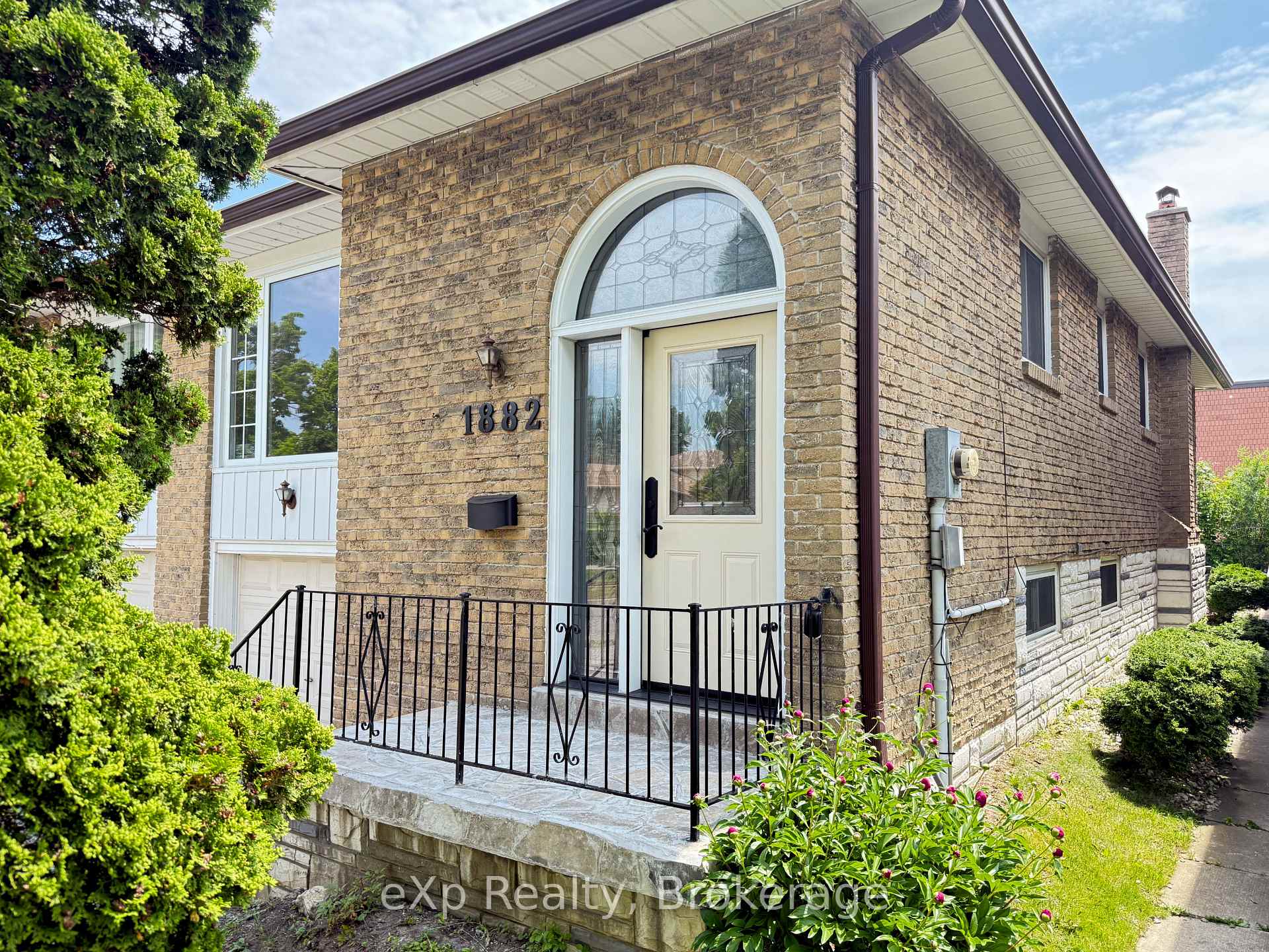 1882 Rosefield Road, Pickering, ON L1V 3H6