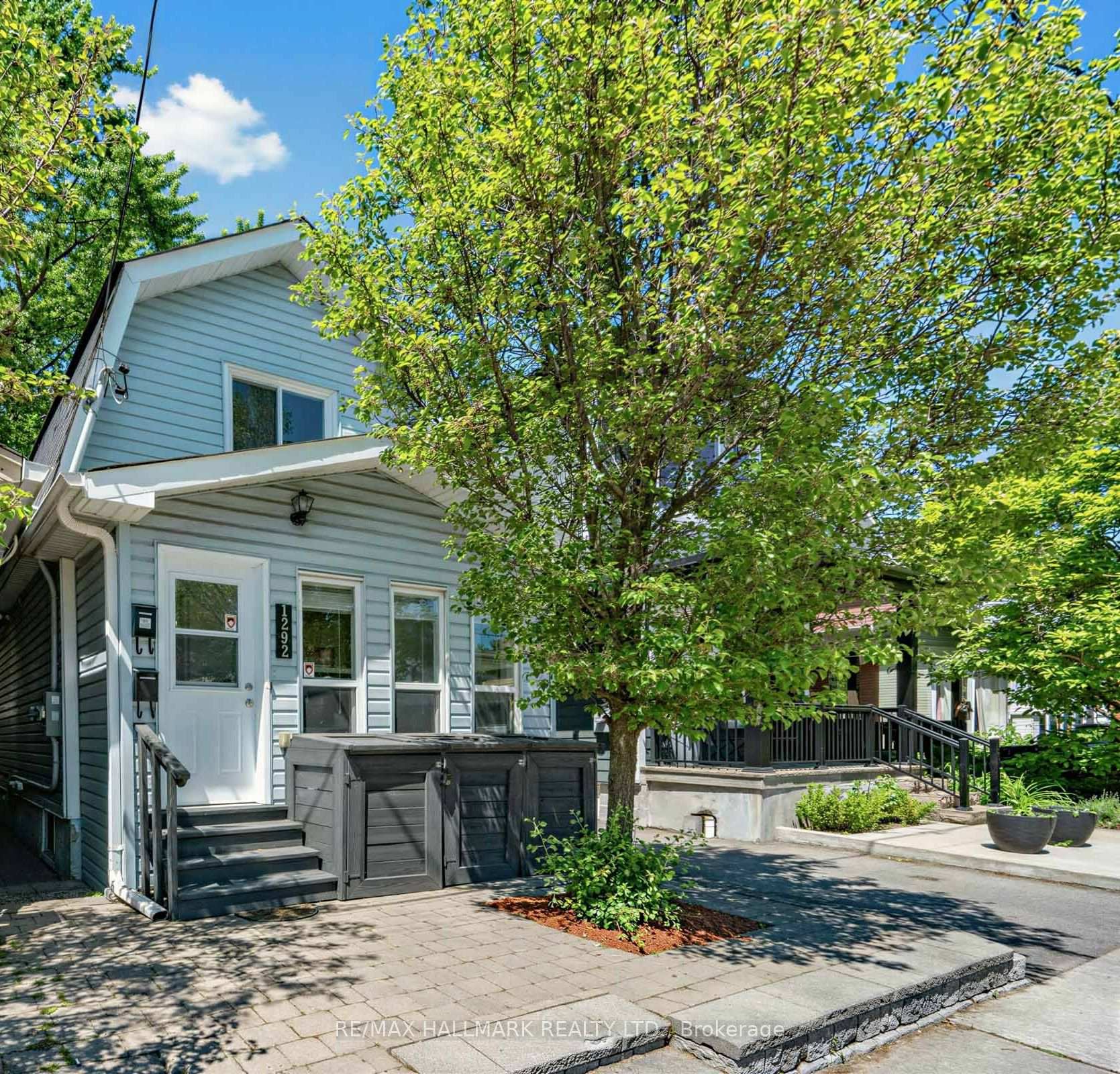 1292 Woodbine Avenue, Toronto E03, ON M4C 4E7