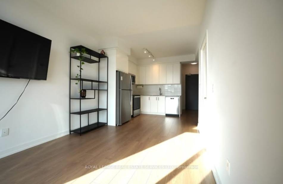 1010 Dundas Street E 211, Whitby, ON L1N 2K2