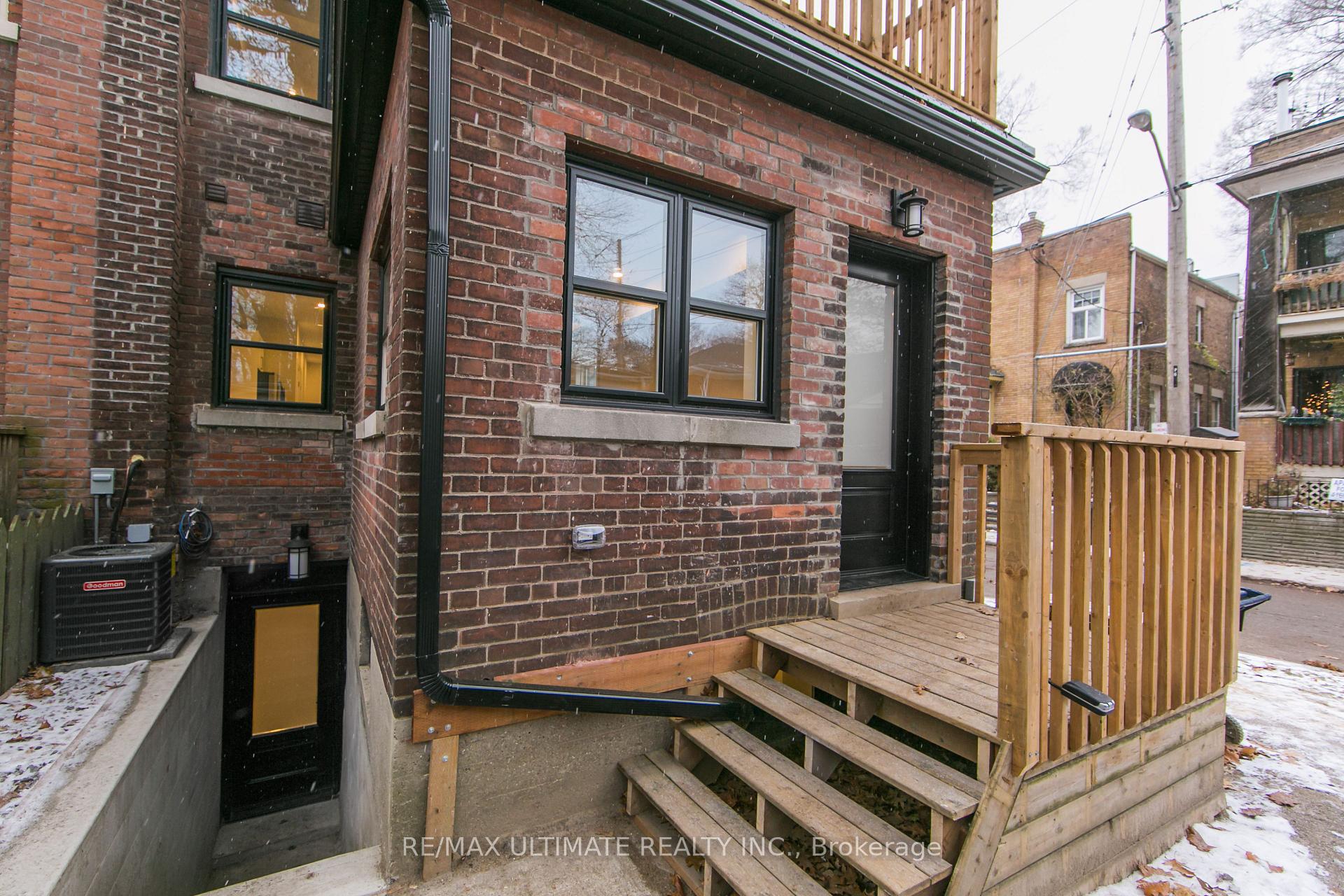 19 Fernwood Park Avenue Main, Toronto E02, ON M4E 3E8