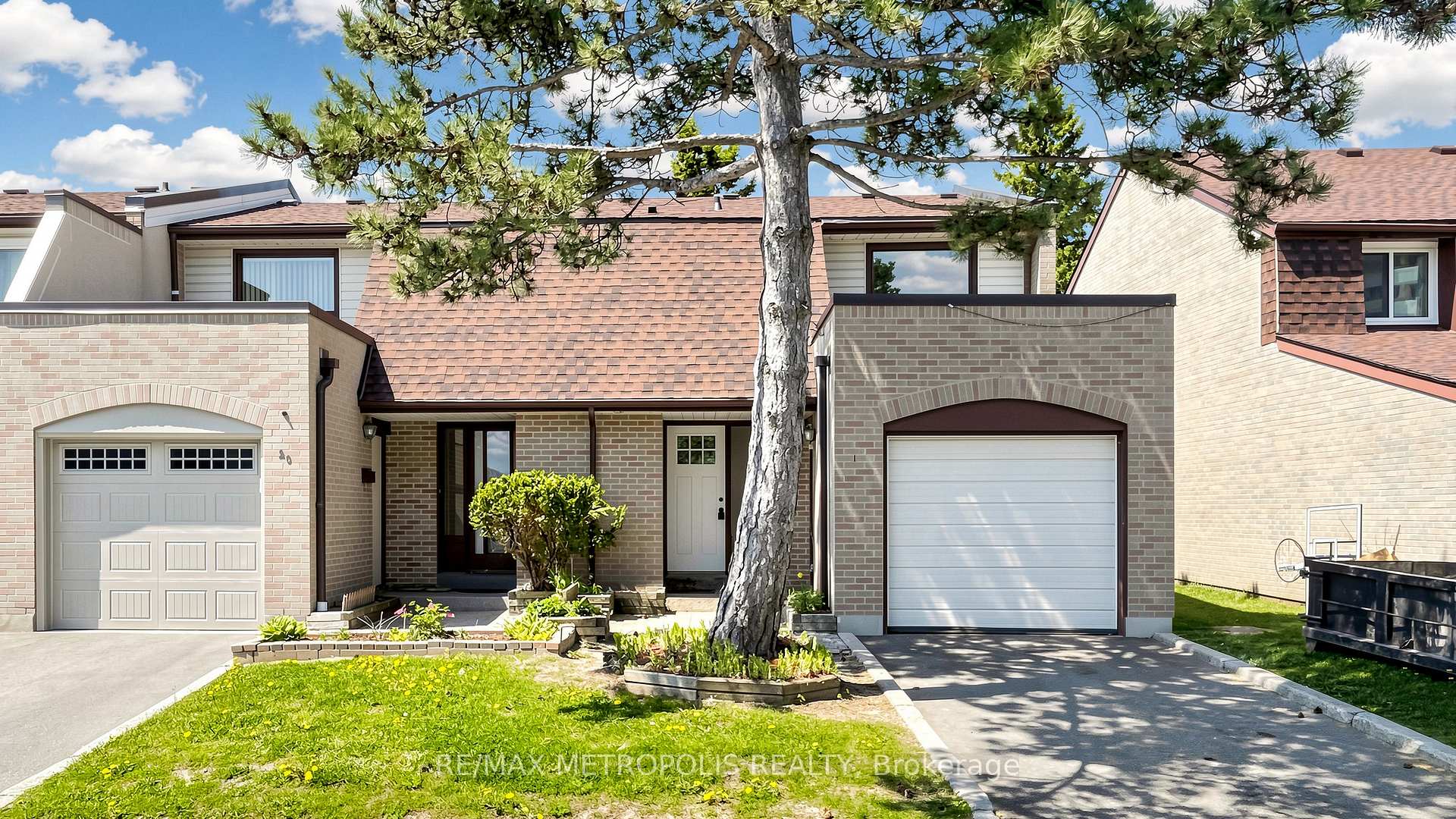 11 Livonia Place 18, Toronto E09, ON M1E 4W5