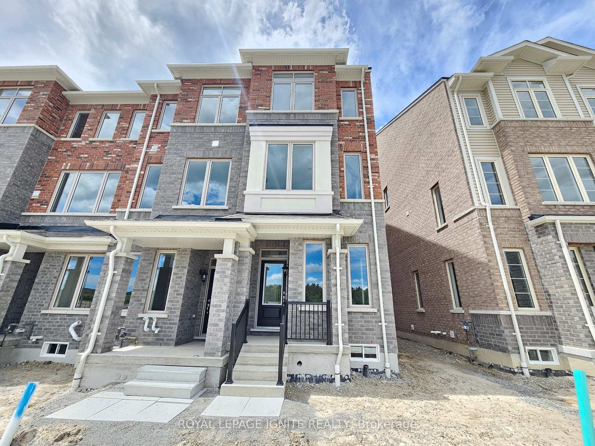2946 Whites Road, Pickering, ON L1X 0R5