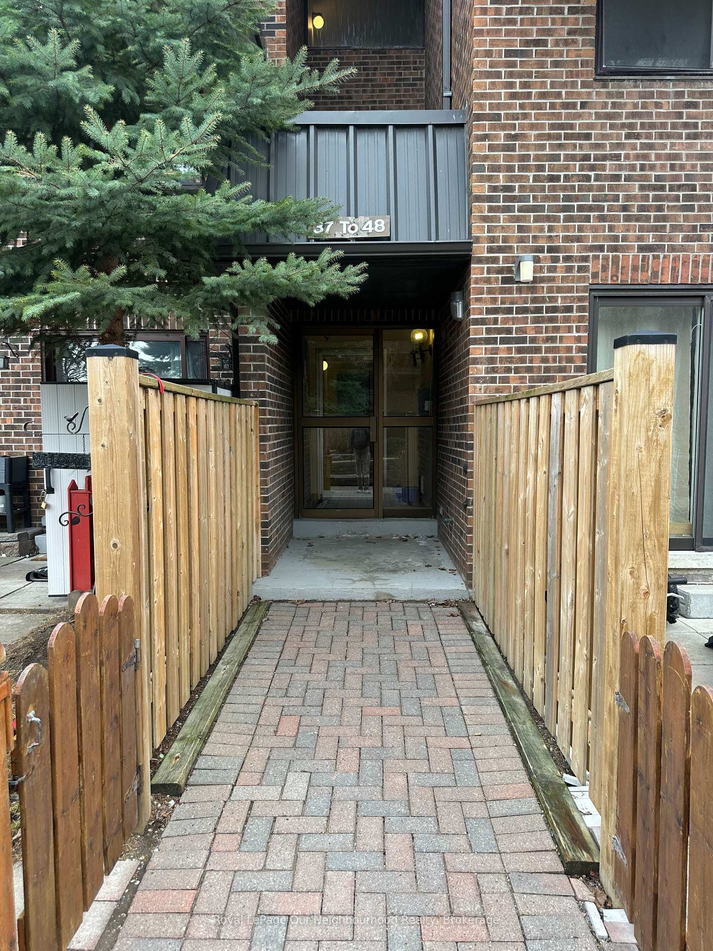 43 Taunton Road E 39, Oshawa, ON L1G 3T6