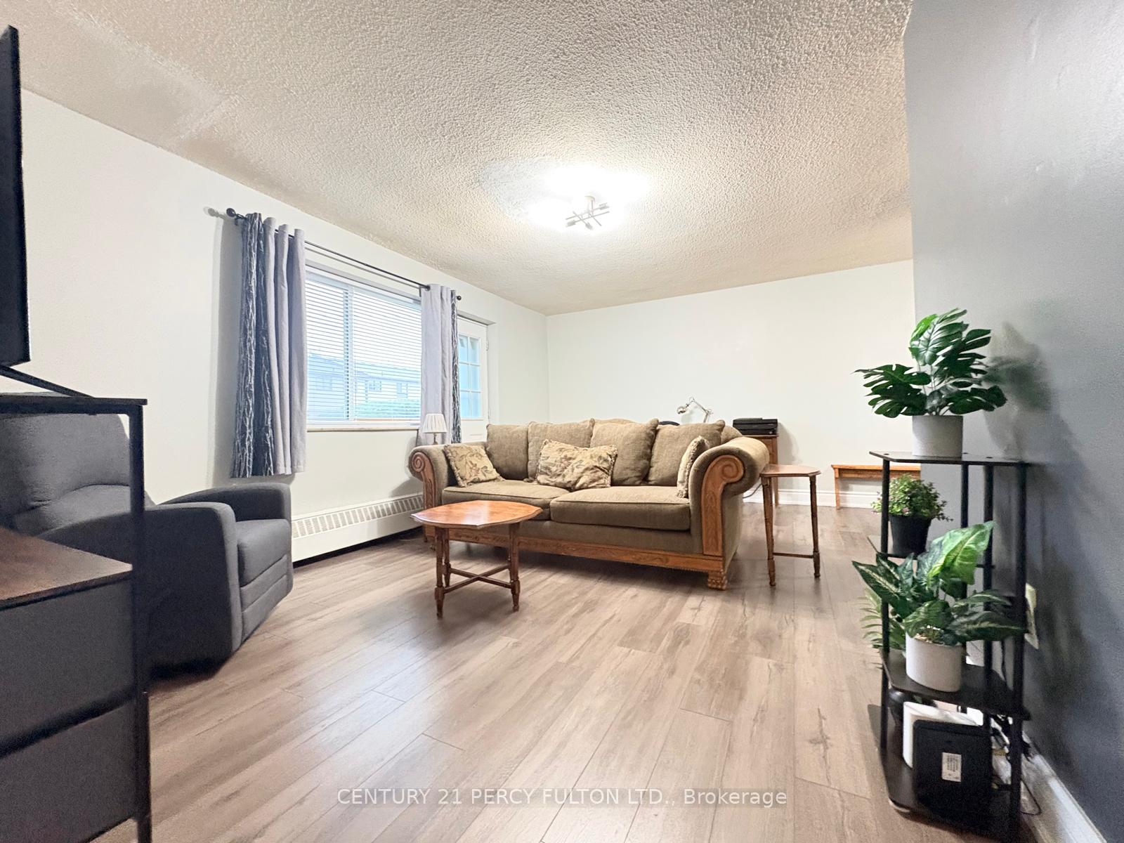 936 Glen Street 106, Oshawa, ON L1J 5Z7