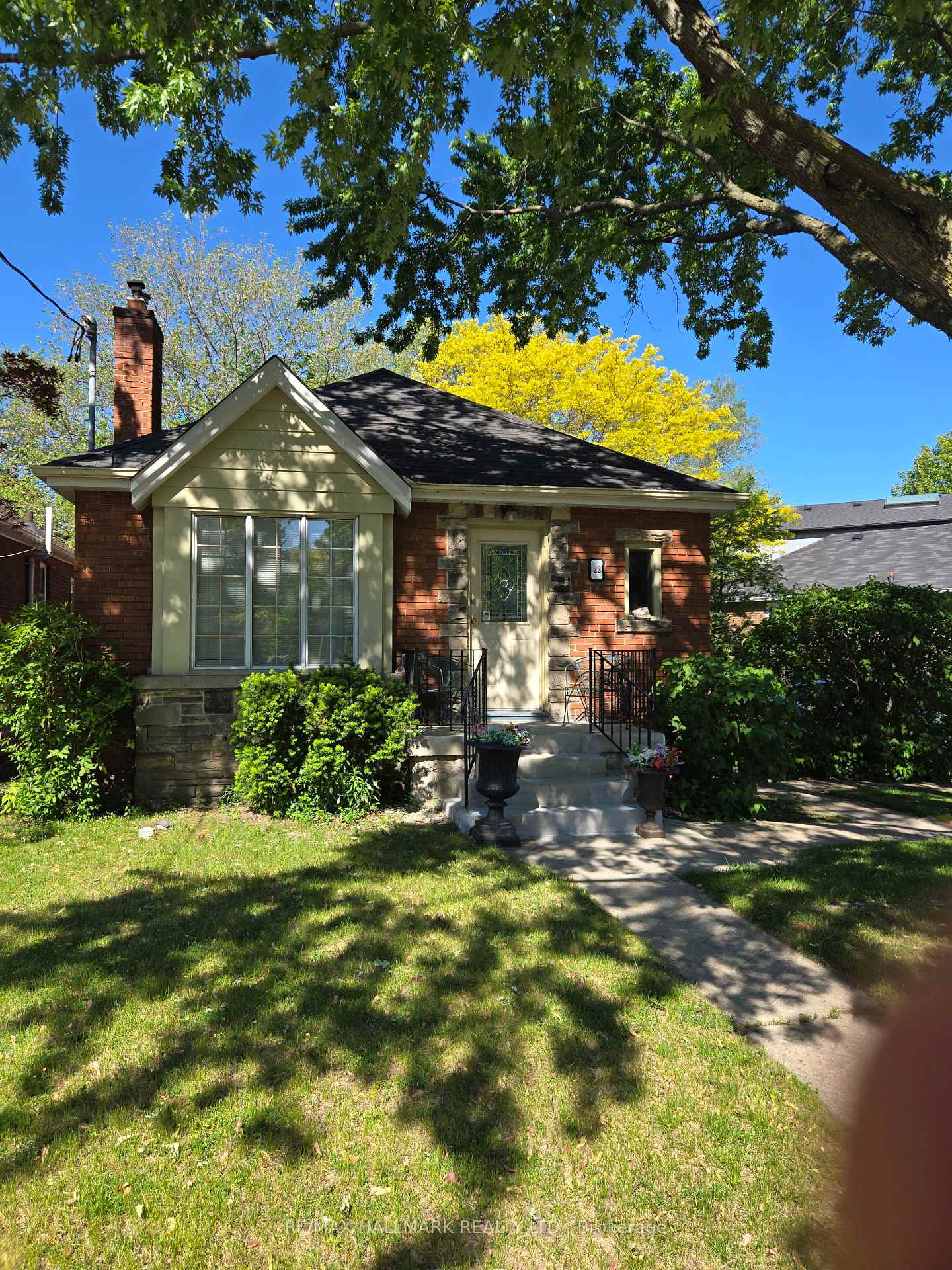 22 Airley Crescent, Toronto E03, ON M4K 4H6