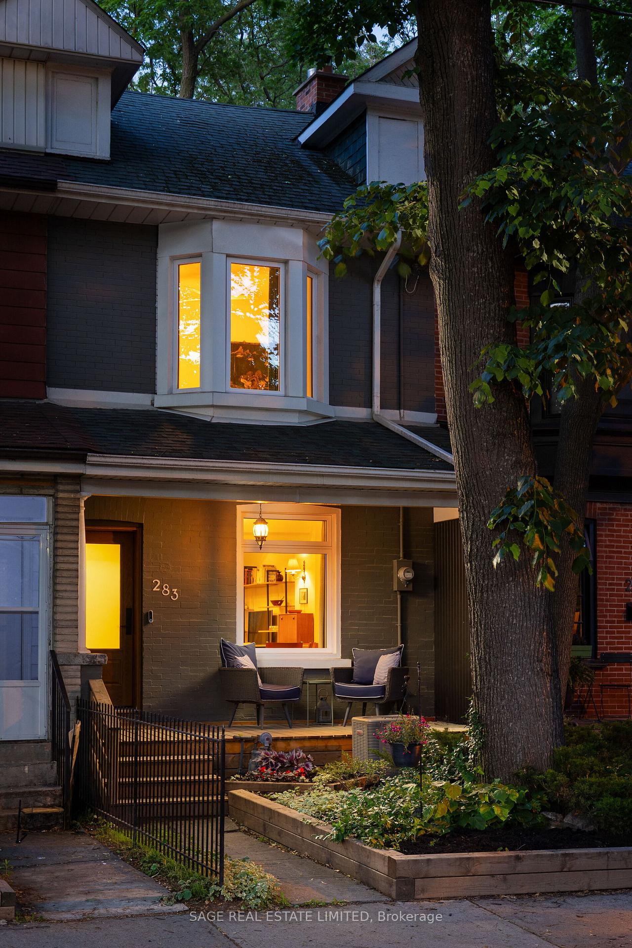 283 Booth Avenue, Toronto E01, ON M4M 2M7
