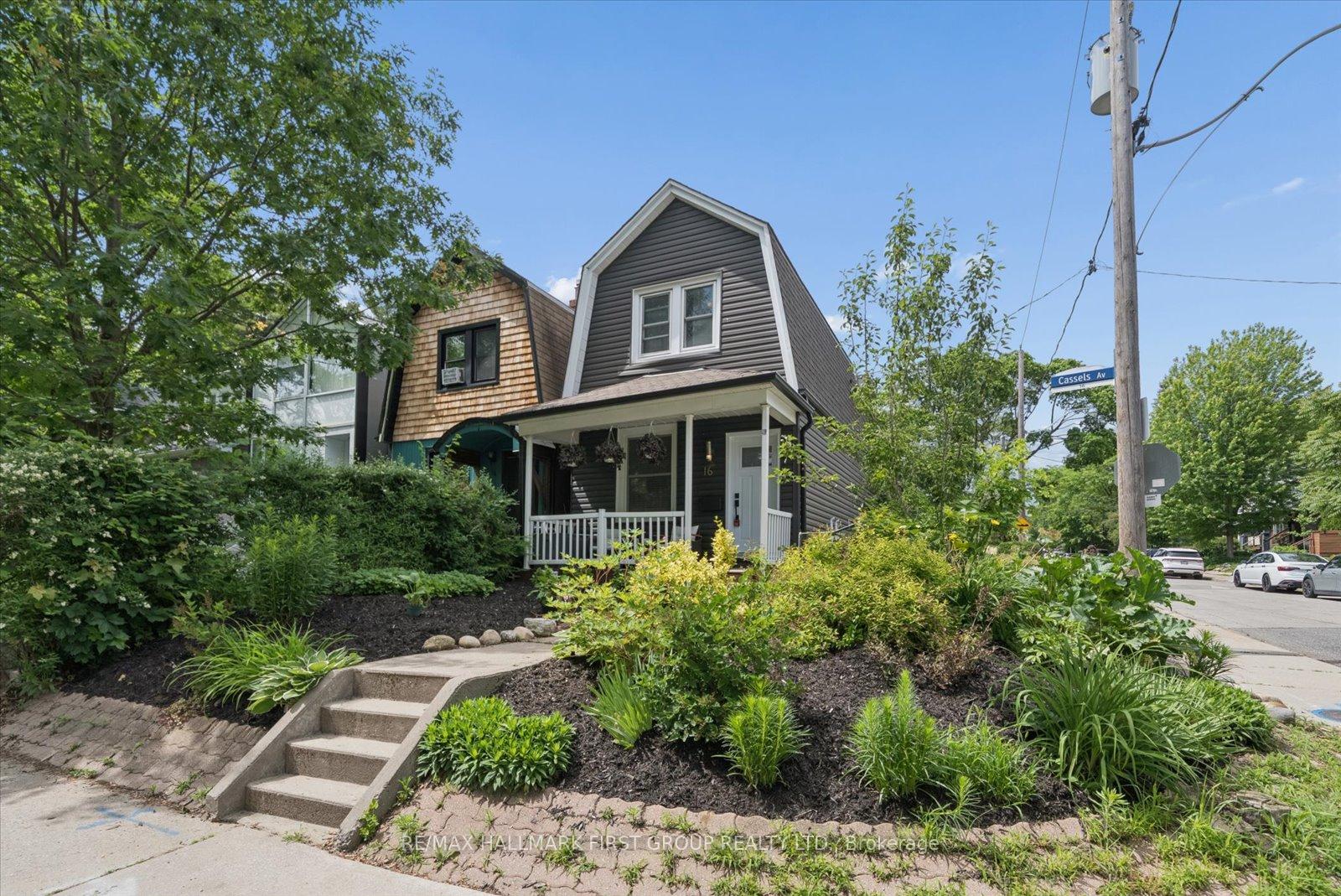 16 Cassels Avenue, Toronto E02, ON M4E 1X8