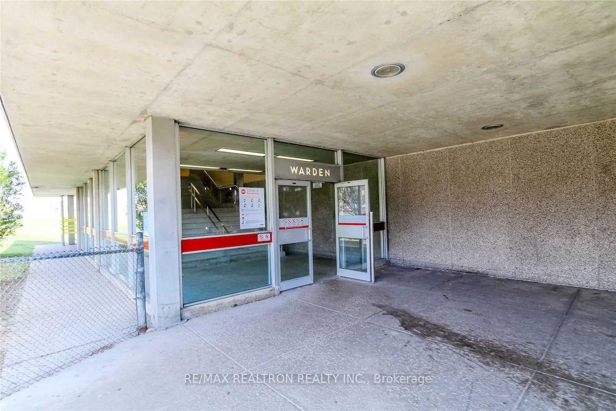 30 Mendelssohn Street 17, Toronto E04, ON M1L 0G8