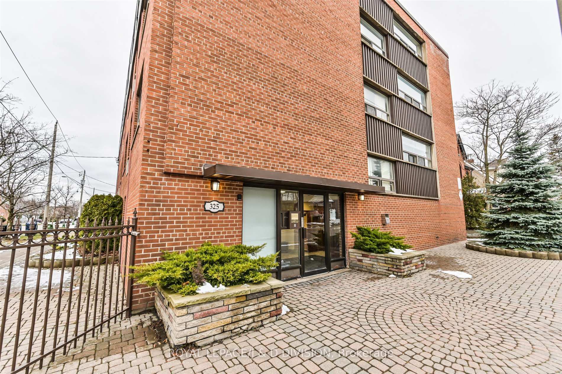325 Sammon Avenue 204, Toronto E03, ON M4J 2A1