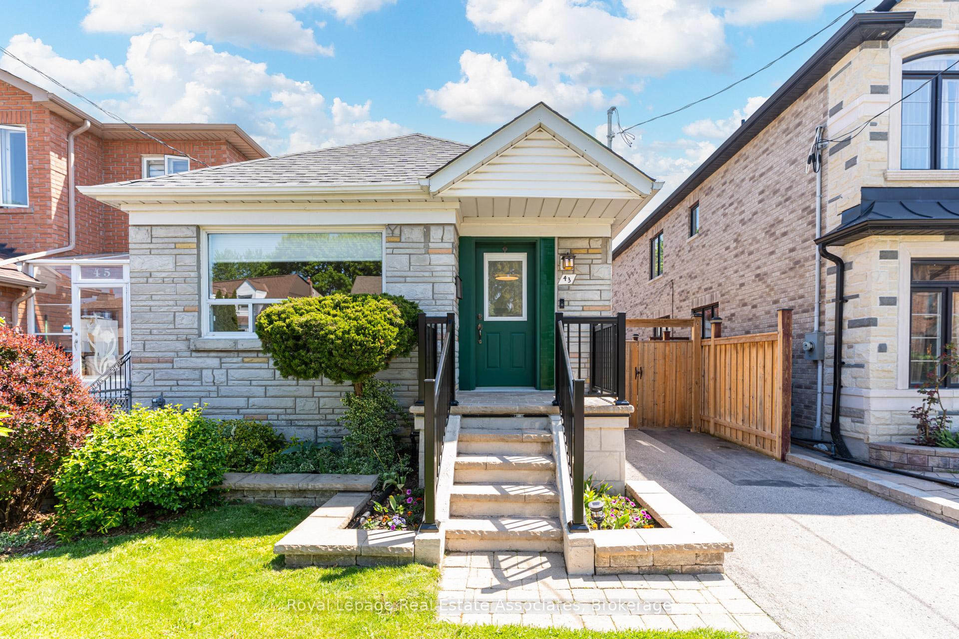 43 Heale Avenue, Toronto E06, ON M1N 3X6