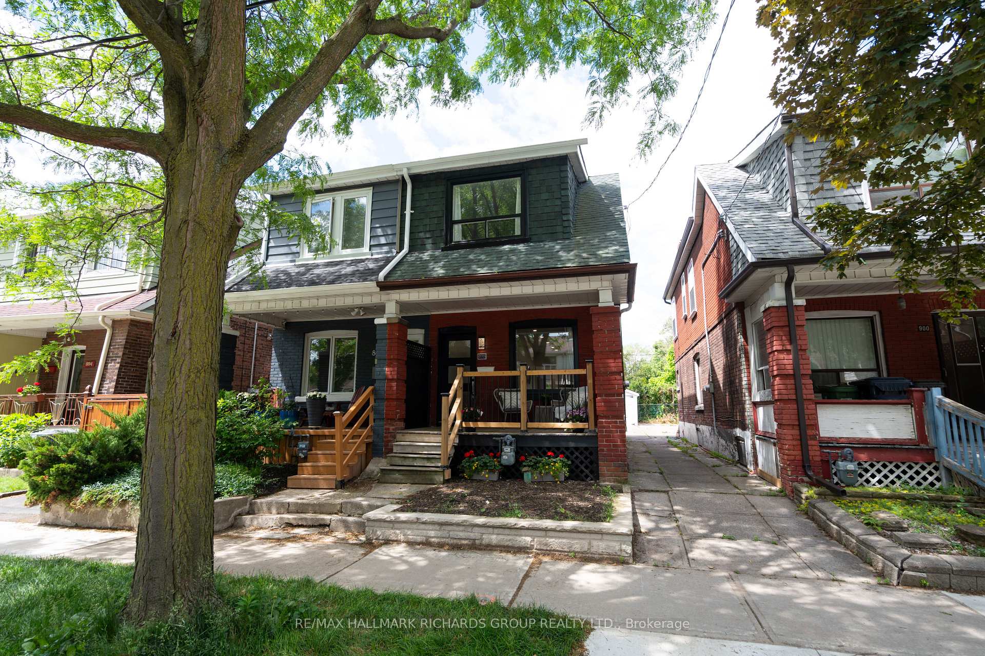 898 Greenwood Avenue, Toronto E03, ON M4J 4B8
