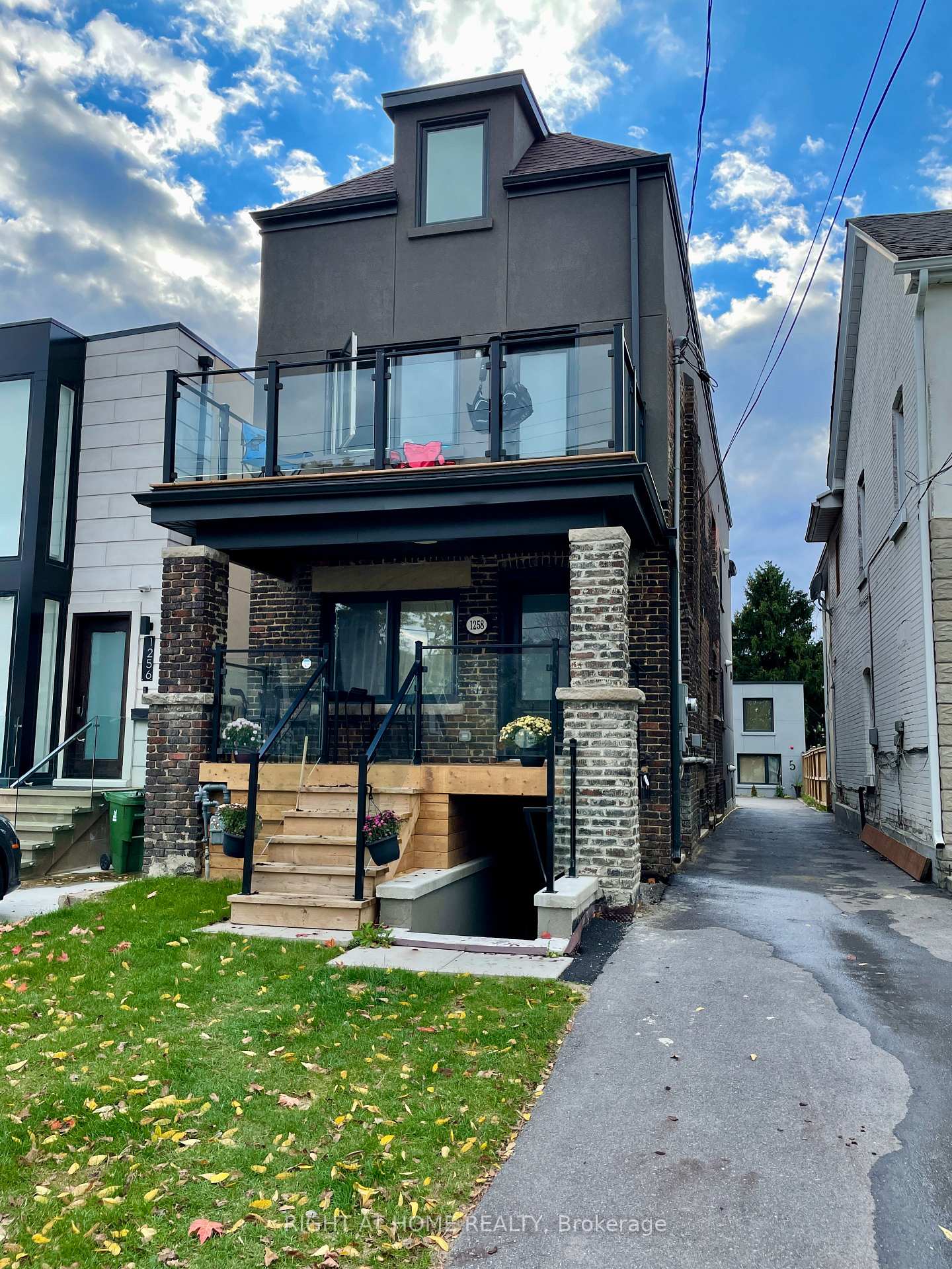 1258 Broadview Avenue 1, Toronto E03, ON M4K 2T4