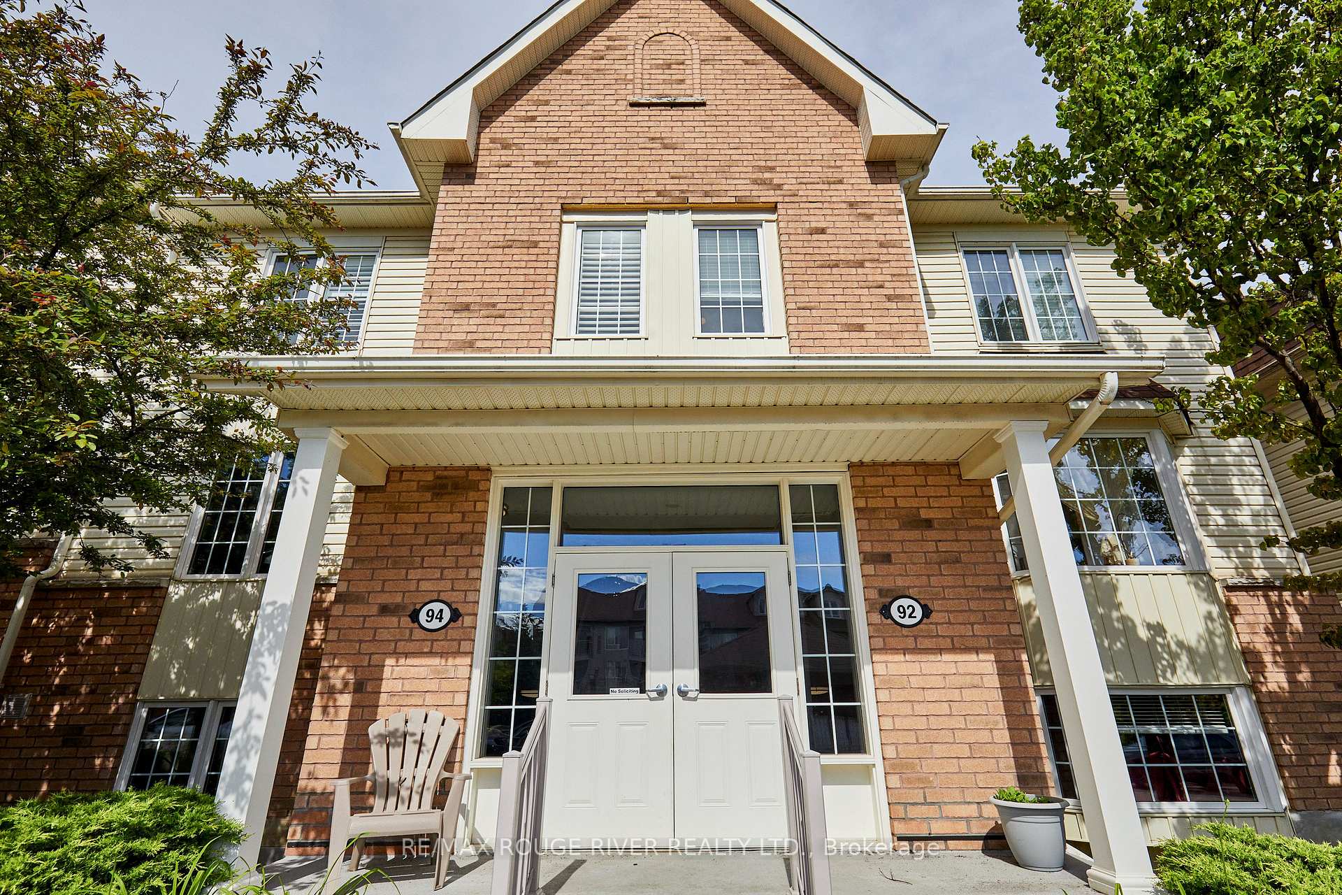 92 Petra Way 3, Whitby, ON L1R 0A3