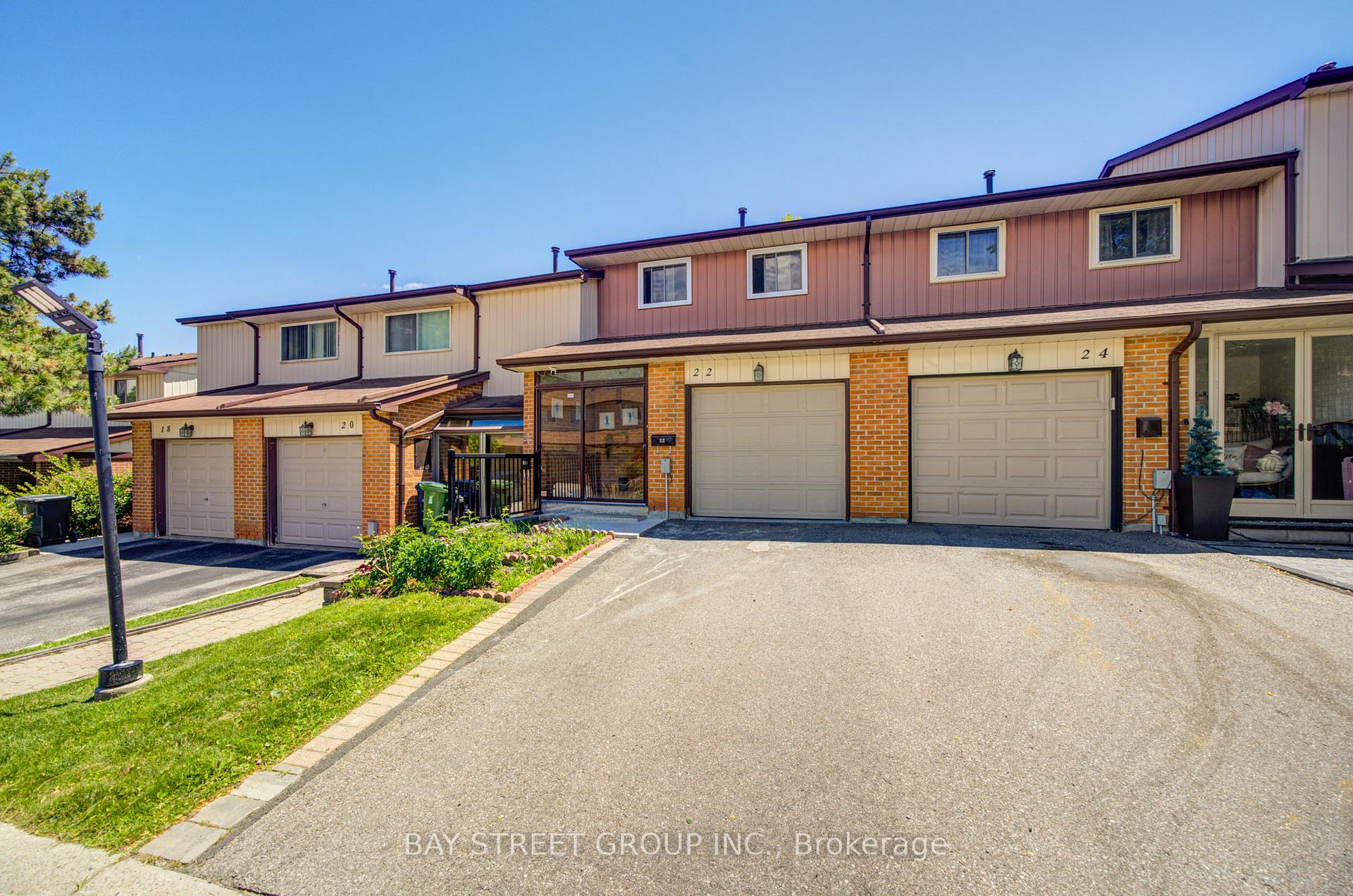 30 Dundalk Drive 22, Toronto E04, ON M1P 4W1