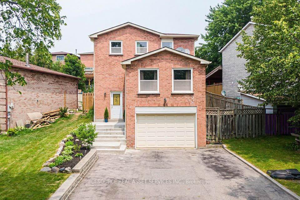 44 Adams Drive Upper, Ajax, ON L1S 5W5