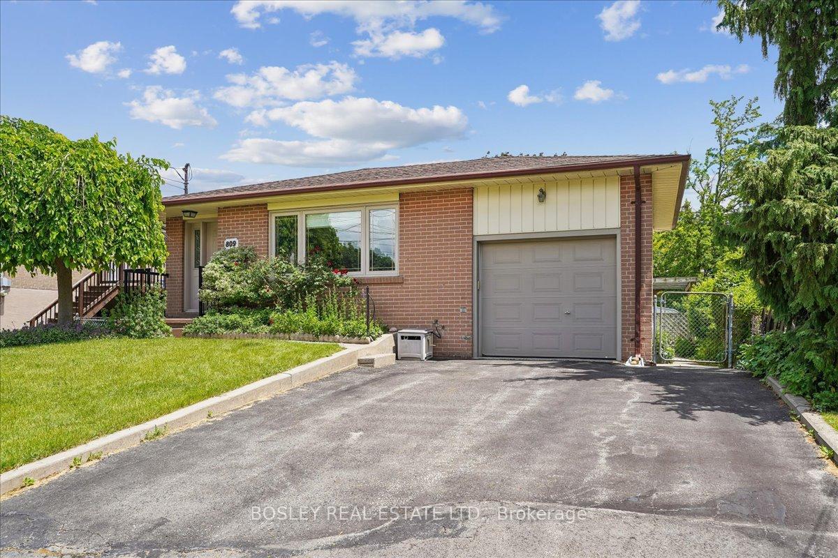 809 Hillcrest Road, Pickering, ON L1W 2P5