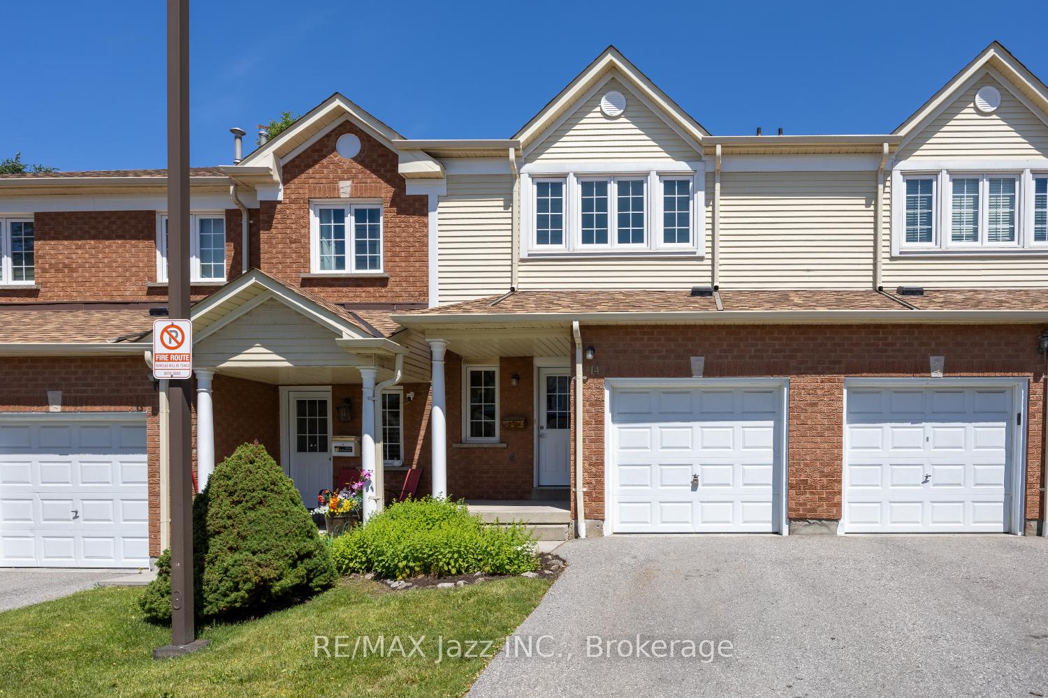 10 Bassett Boulevard 14, Whitby, ON L1N 9C3