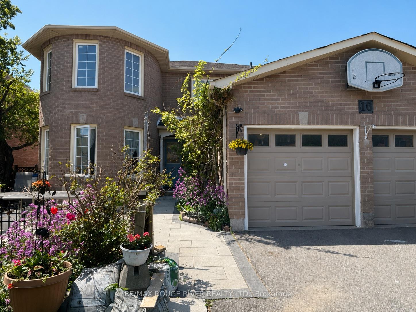 16 Dominy Drive, Ajax, ON L1T 3H6