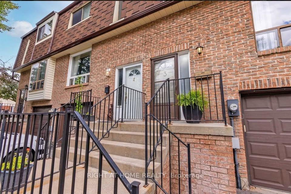 350 Camelot Court 3, Oshawa, ON L1G 6P7