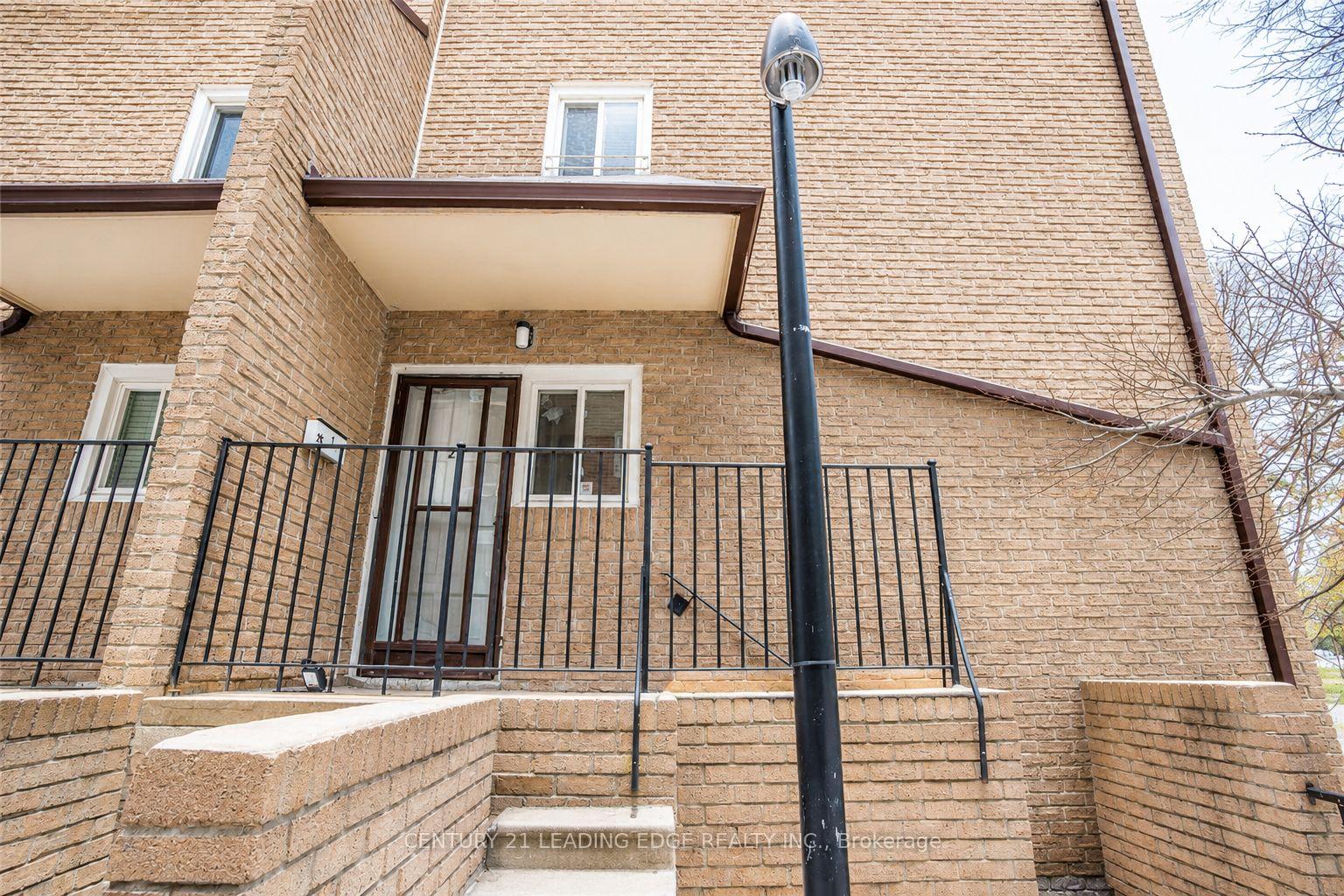 91 Muir Drive 26, Toronto E08, ON M1M 3T7