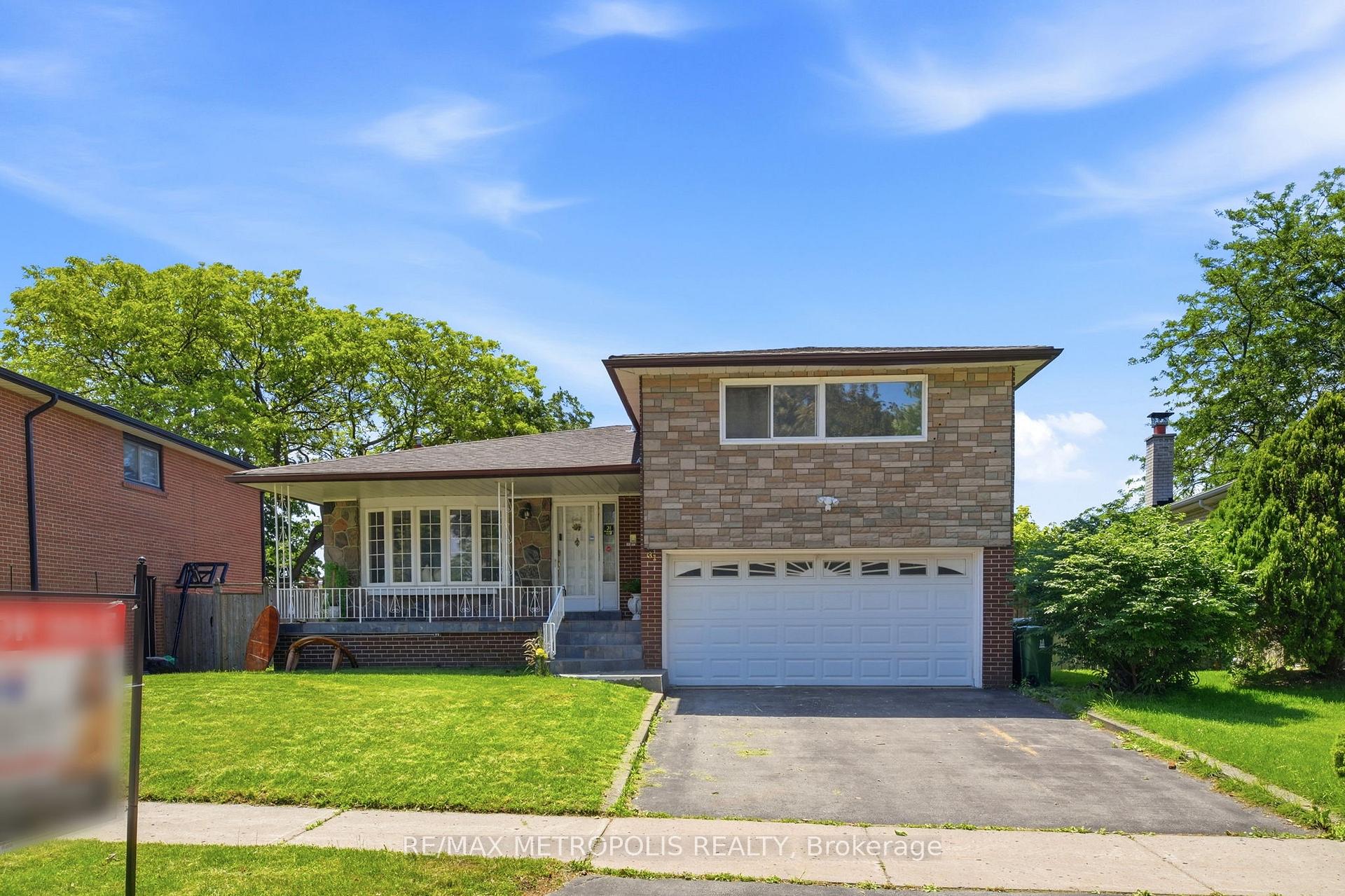 31 Langevin Crescent, Toronto E10, ON M1C 2B8