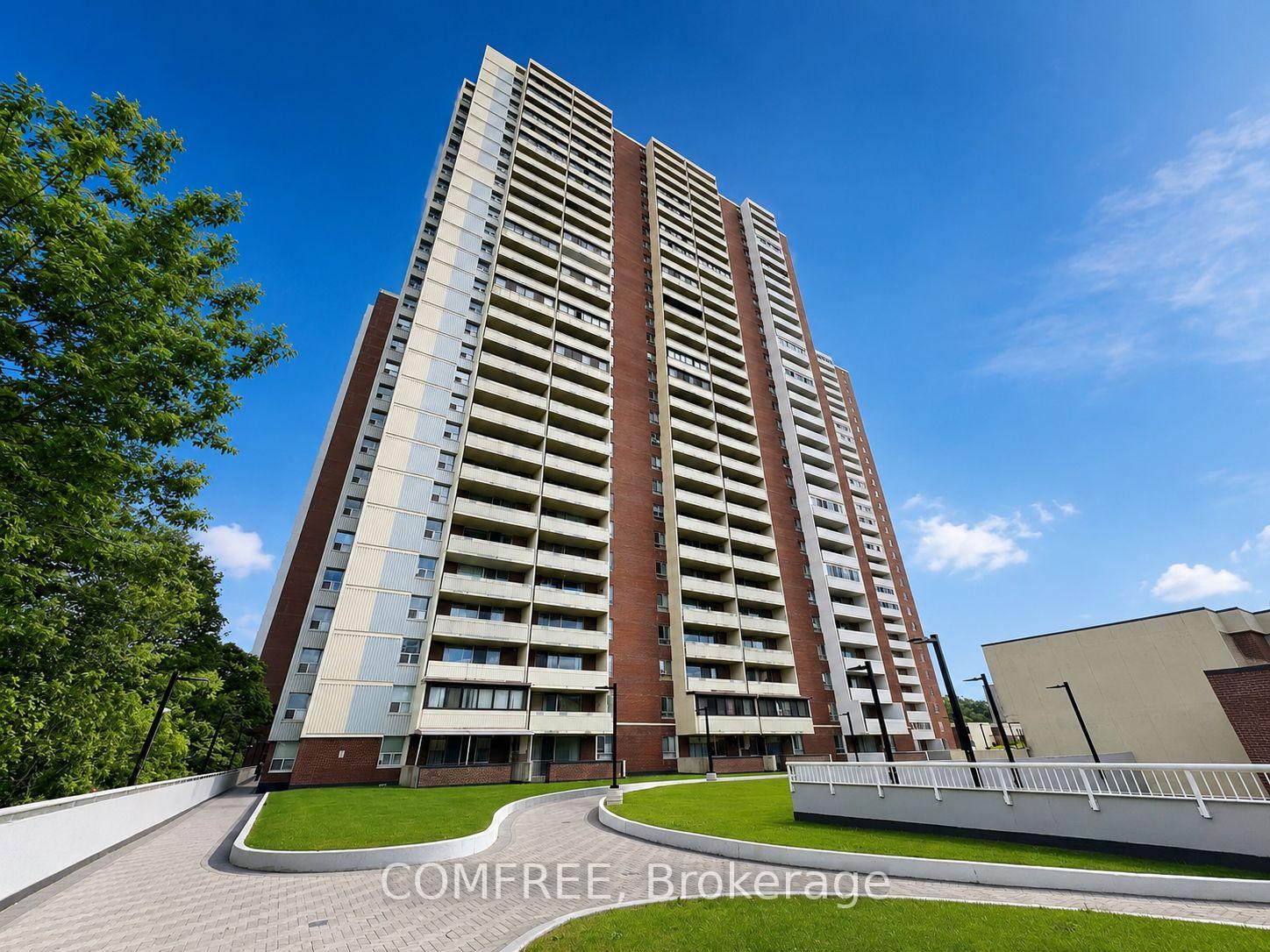 1 Massey Square 412, Toronto E03, ON M4C 5L4