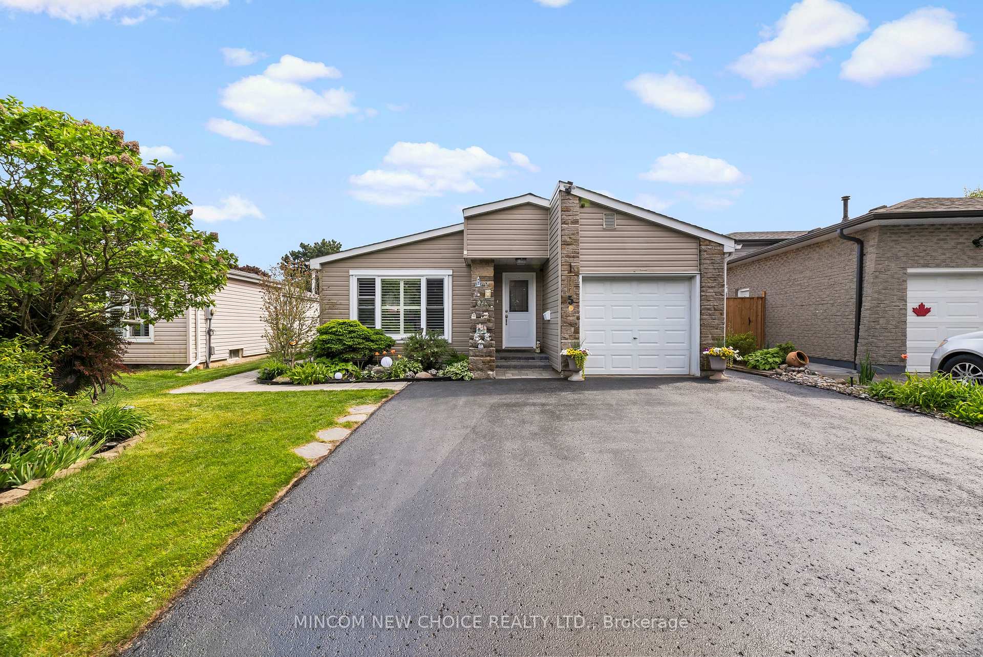 5 Bolland Crescent, Ajax, ON L1S 3G8