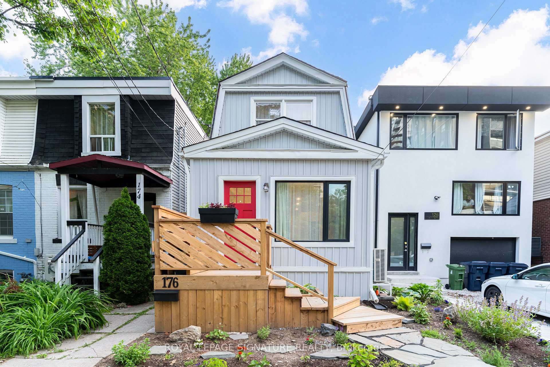 176 Barrington Avenue, Toronto E03, ON M4C 4Z2
