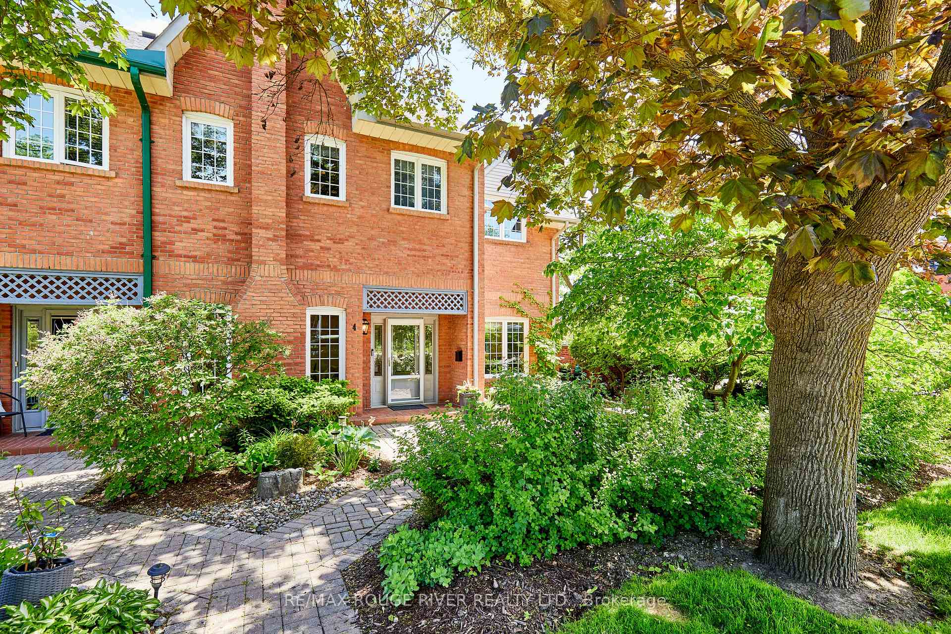 110 Mary Street W 4, Whitby, ON L1N 8M5