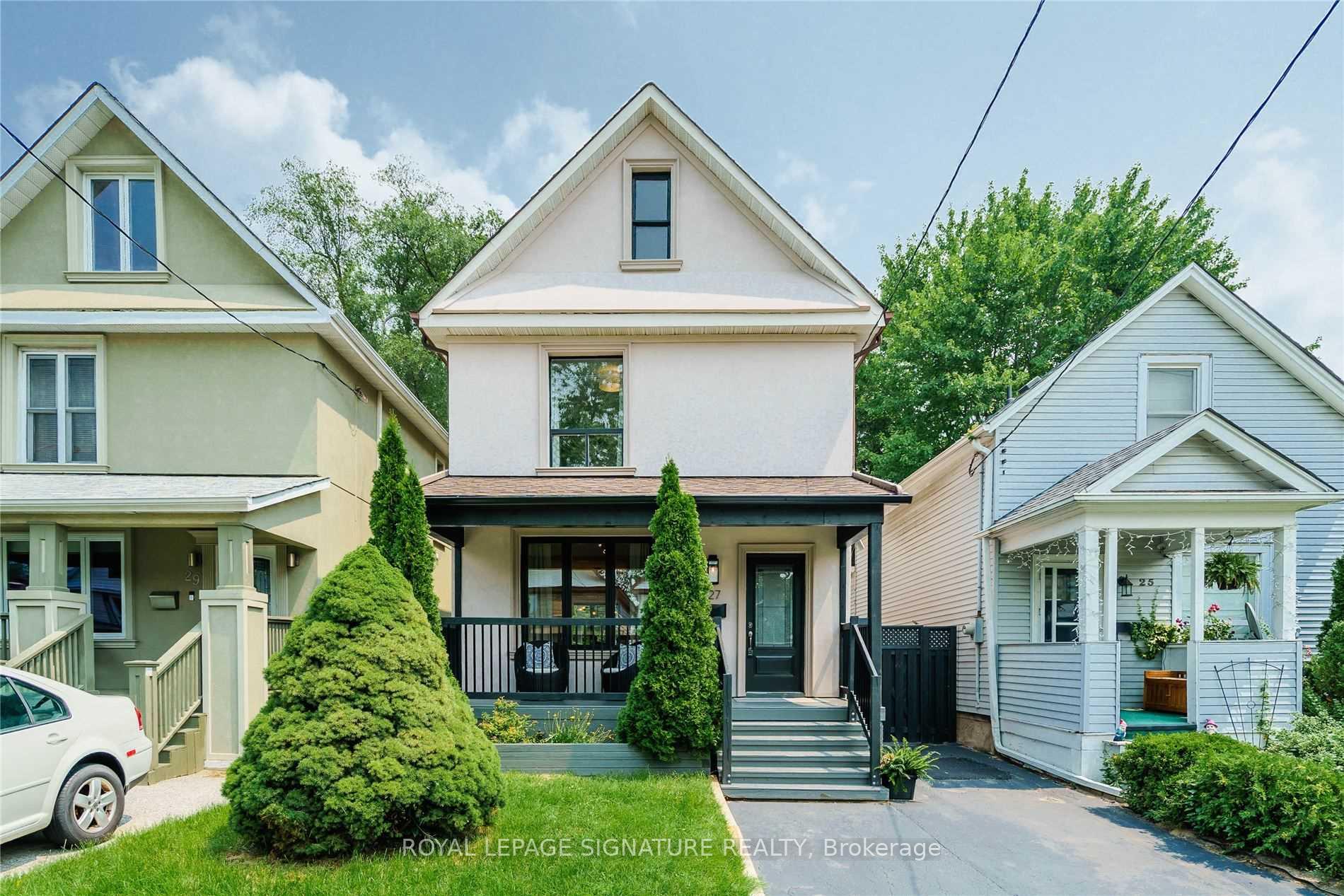 27 Coleridge Avenue Upper, Toronto E03, ON M4C 4H4