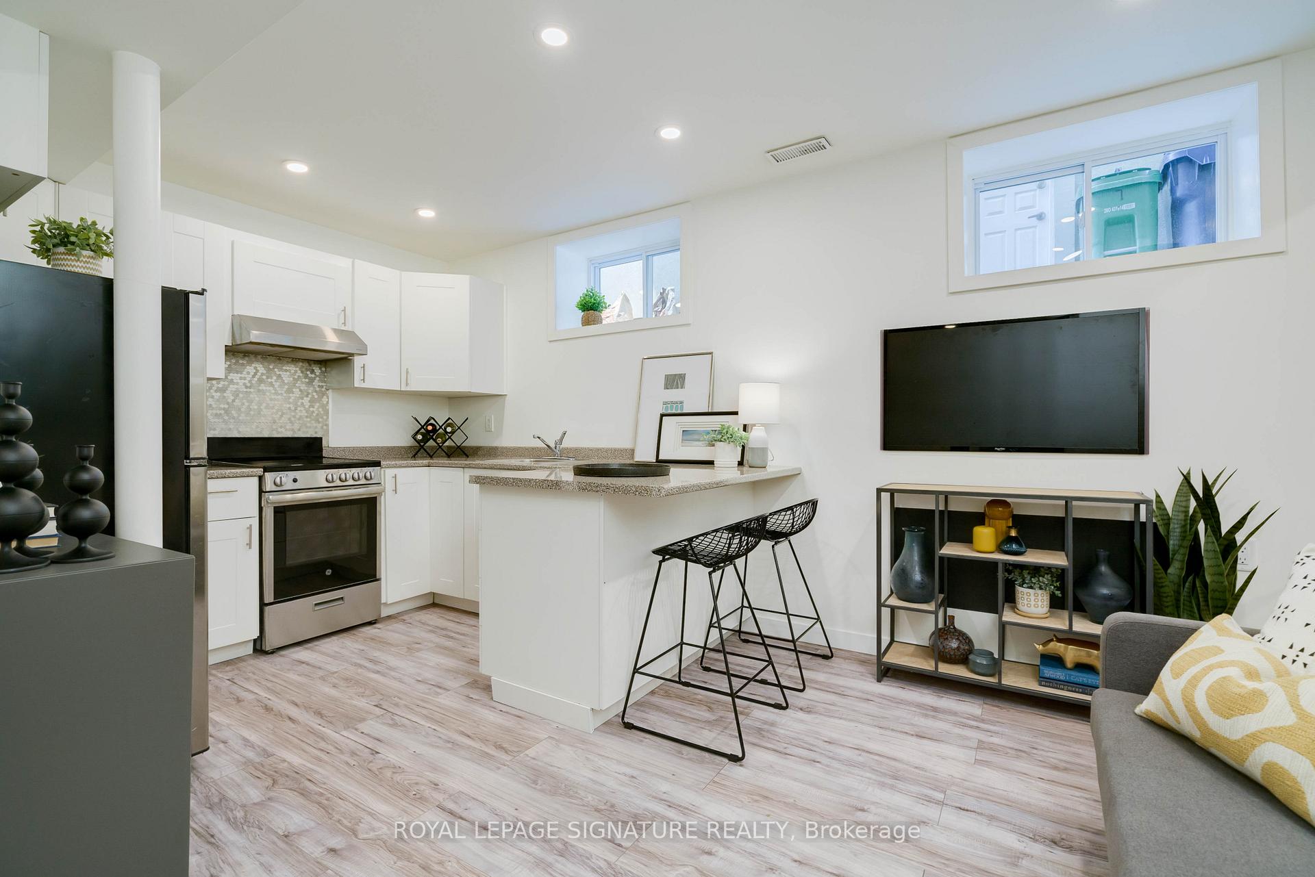 27 Coleridge Avenue Lower, Toronto E03, ON M4C 4H4
