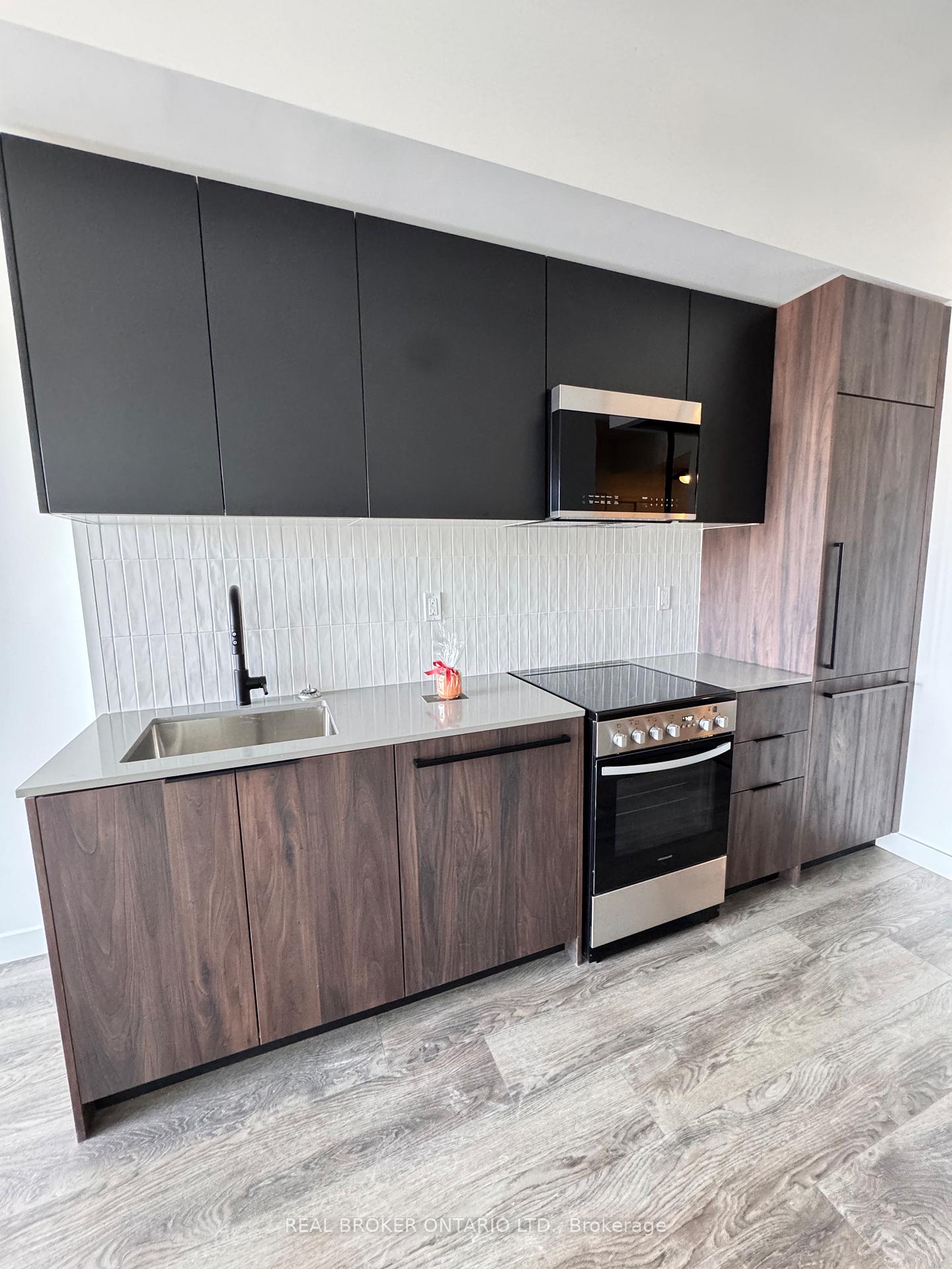 1635 MILITARY Trail 220, Toronto E10, ON M1C 1B2