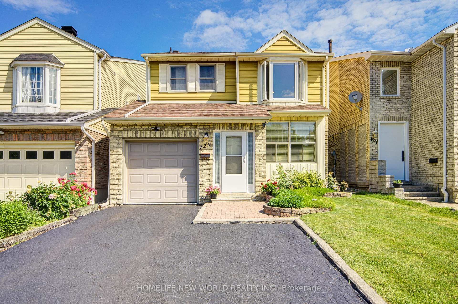 129 Sandyhook Square, Toronto E05, ON M1W 3N5