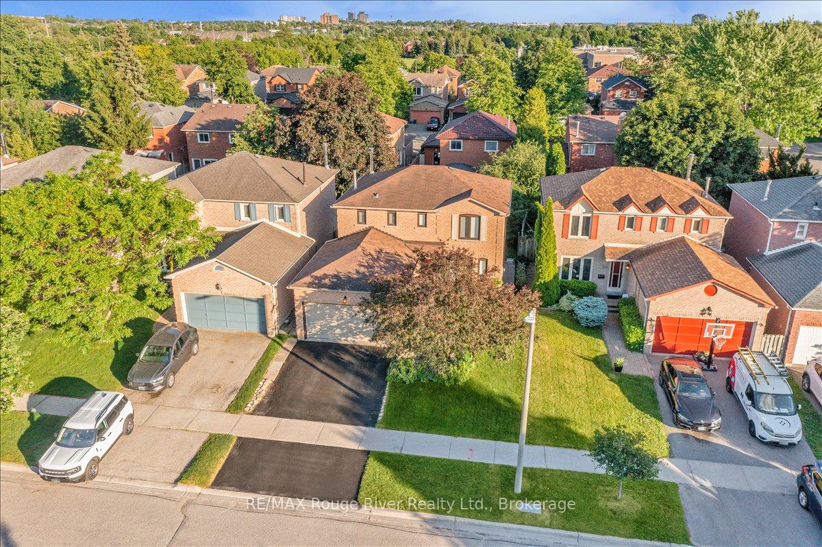 5 Gurr Crescent, Ajax, ON L1T 2P6