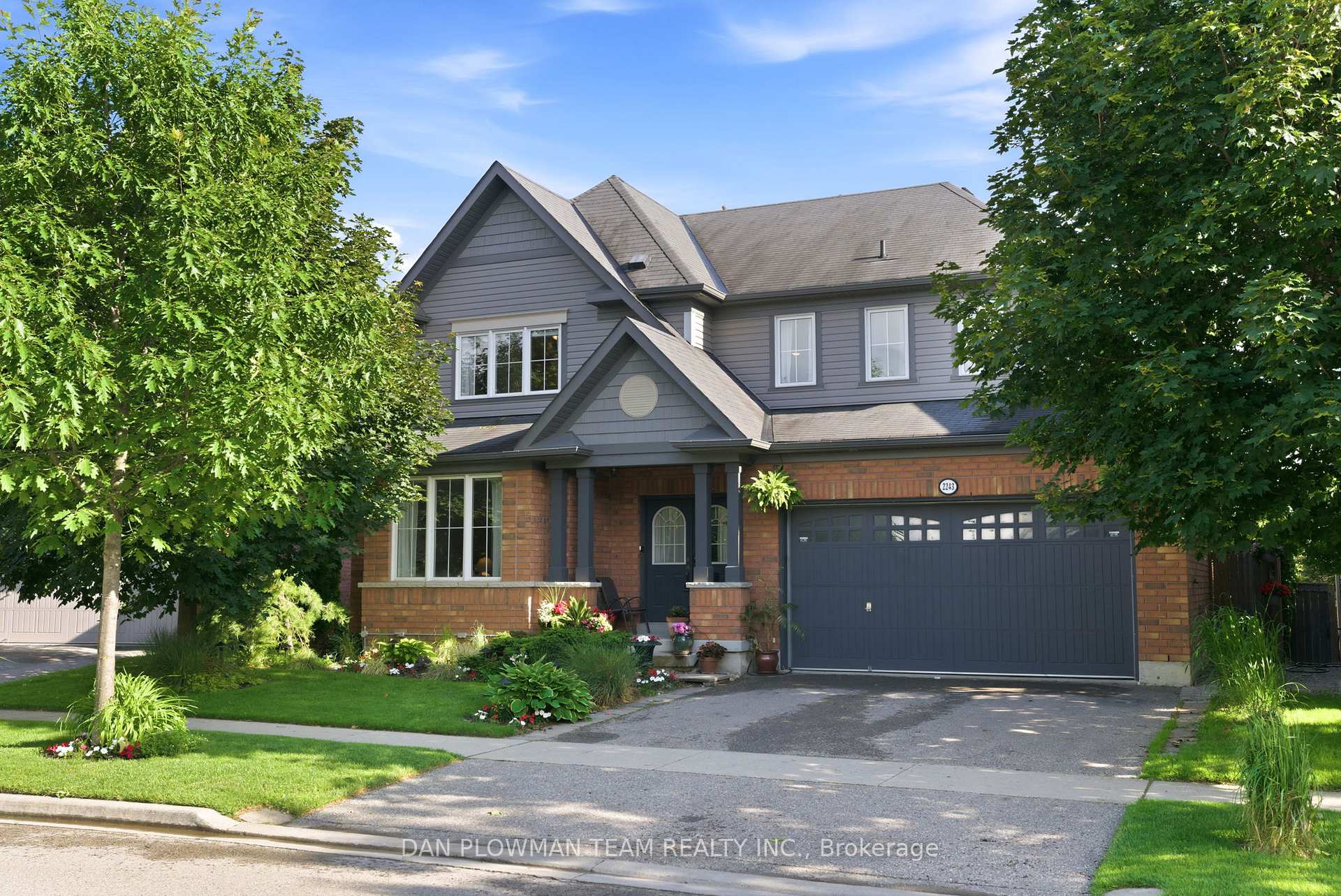 2243 Pilgrim Square, Oshawa, ON L1L 0B5