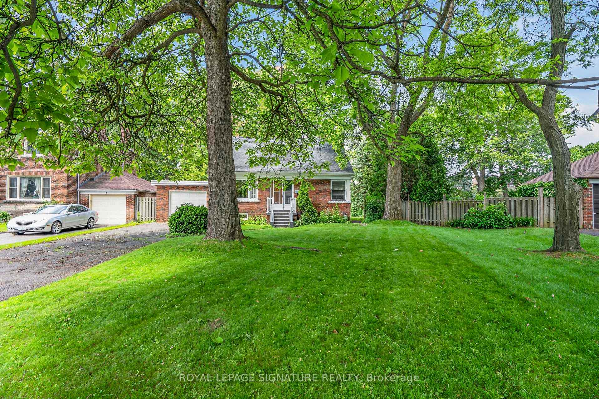 11 Innisdale Drive, Toronto E04, ON M1R 1C4