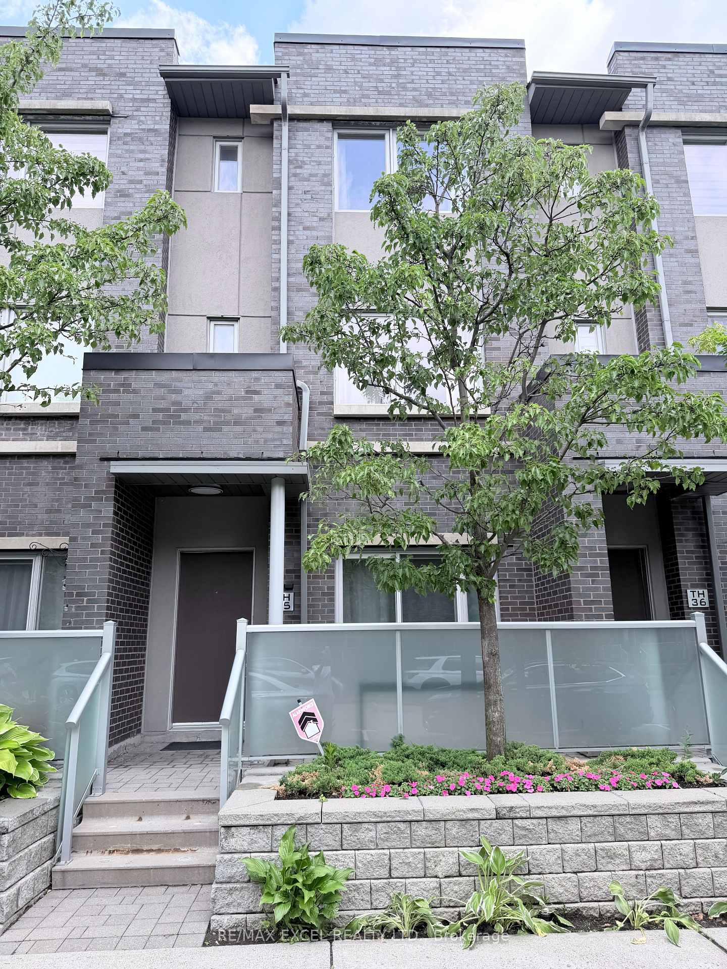 310 Village Green Square 35, Toronto E07, ON M1S 0L1