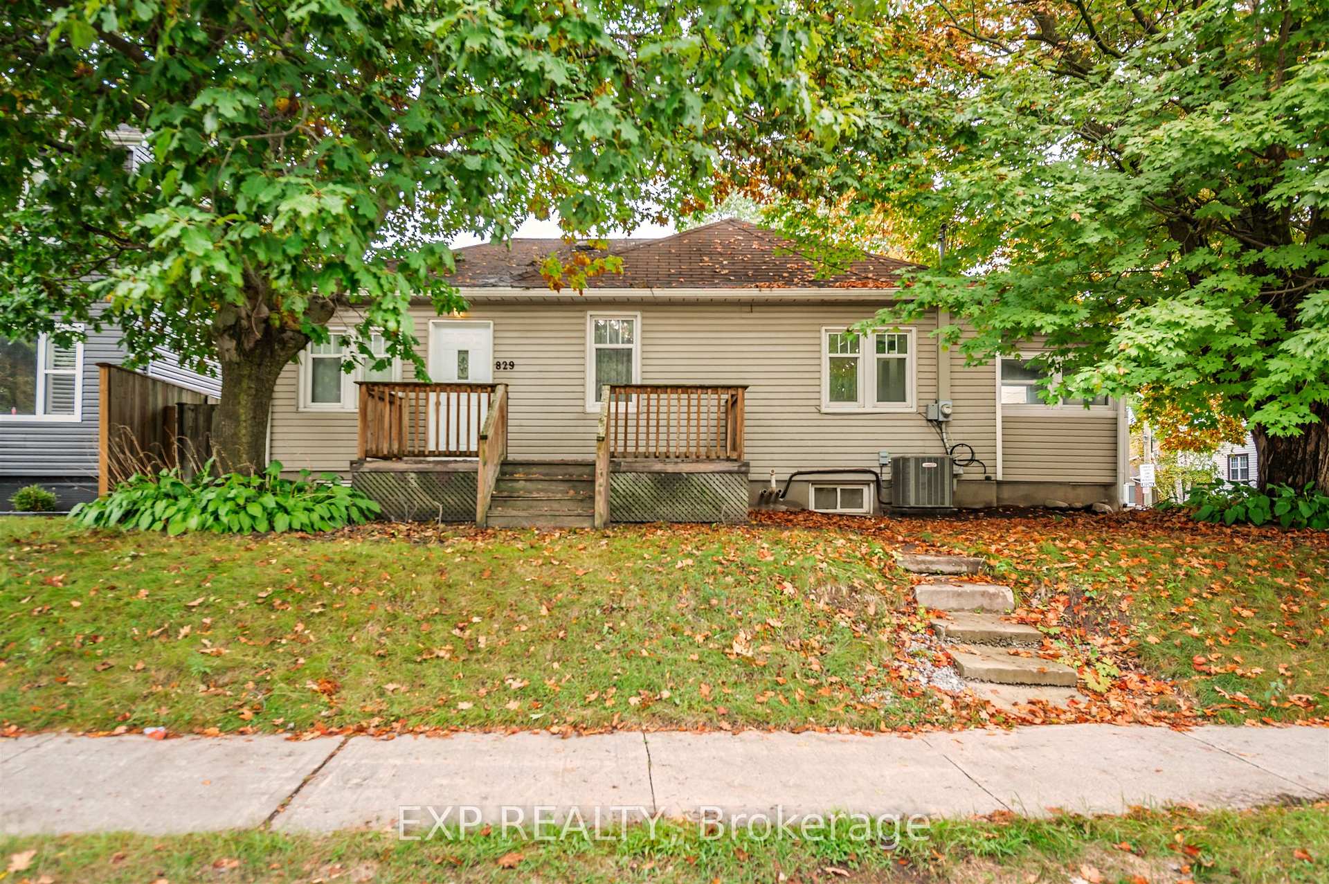 829 Athol Street, Whitby, ON L1N 4A1