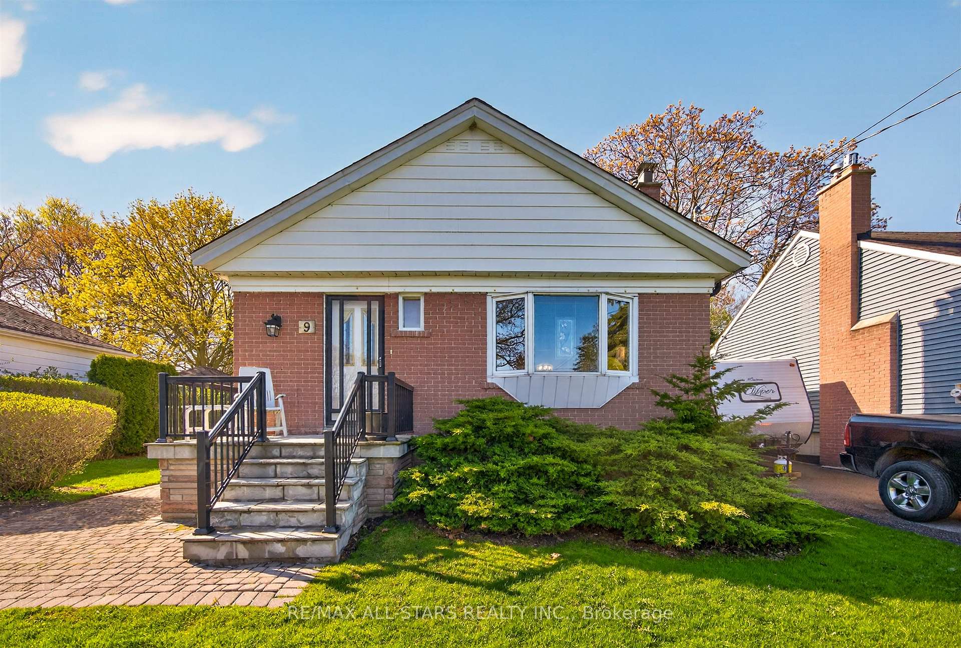 9 Martindale Road, Toronto E08, ON M1M 2B6