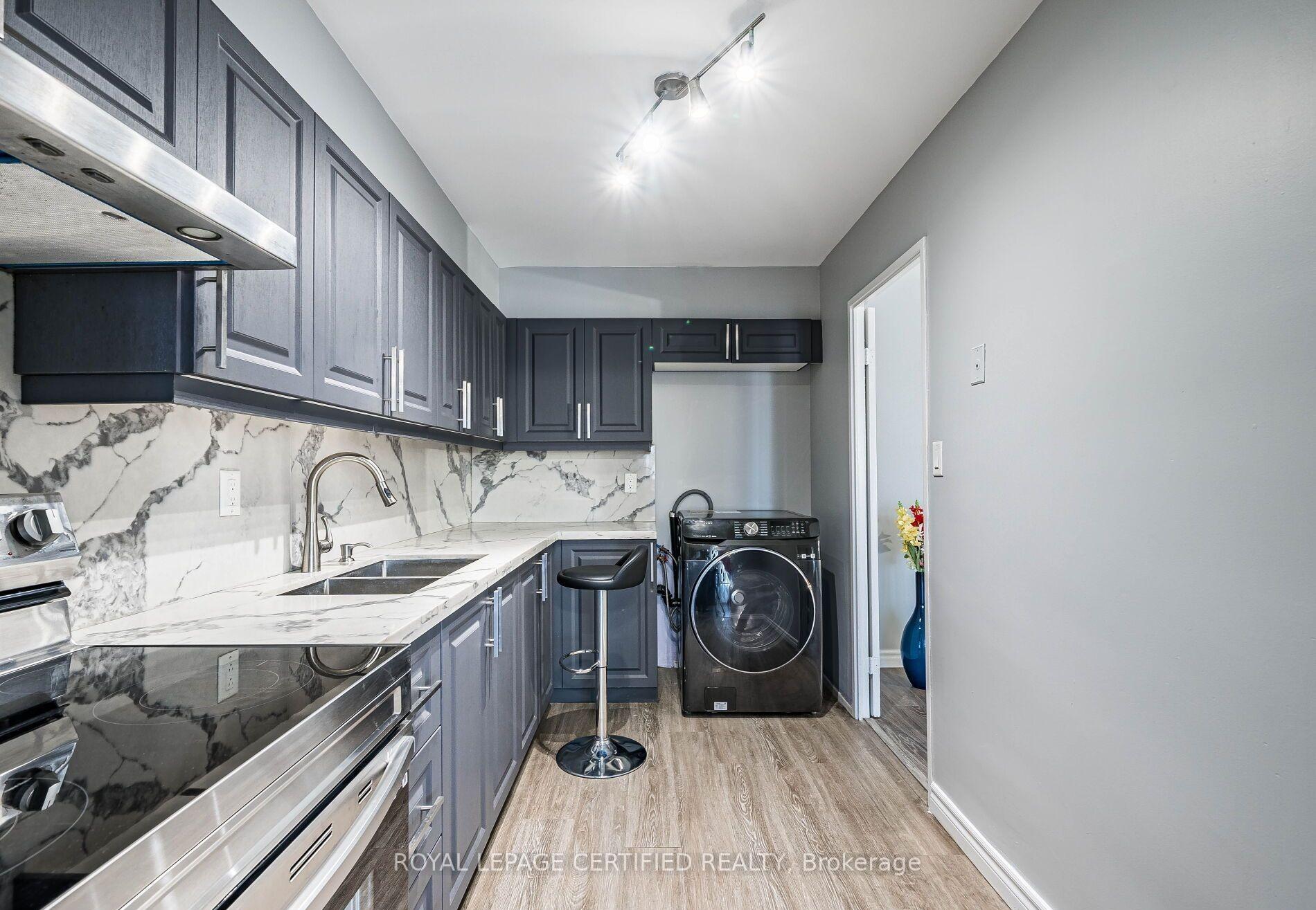 1 Massey Square 1208, Toronto E03, ON M4C 5L4