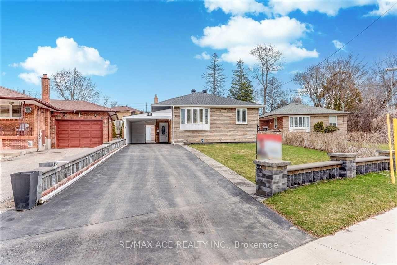 132 Janray Drive Main, Toronto E09, ON M1G 1Y9