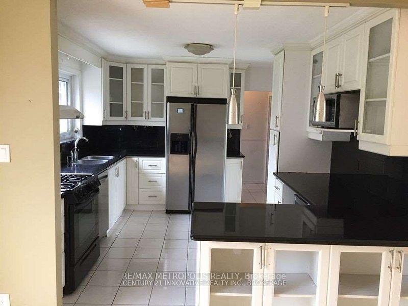 853 Douglas Avenue, Pickering, ON L1W 1N5