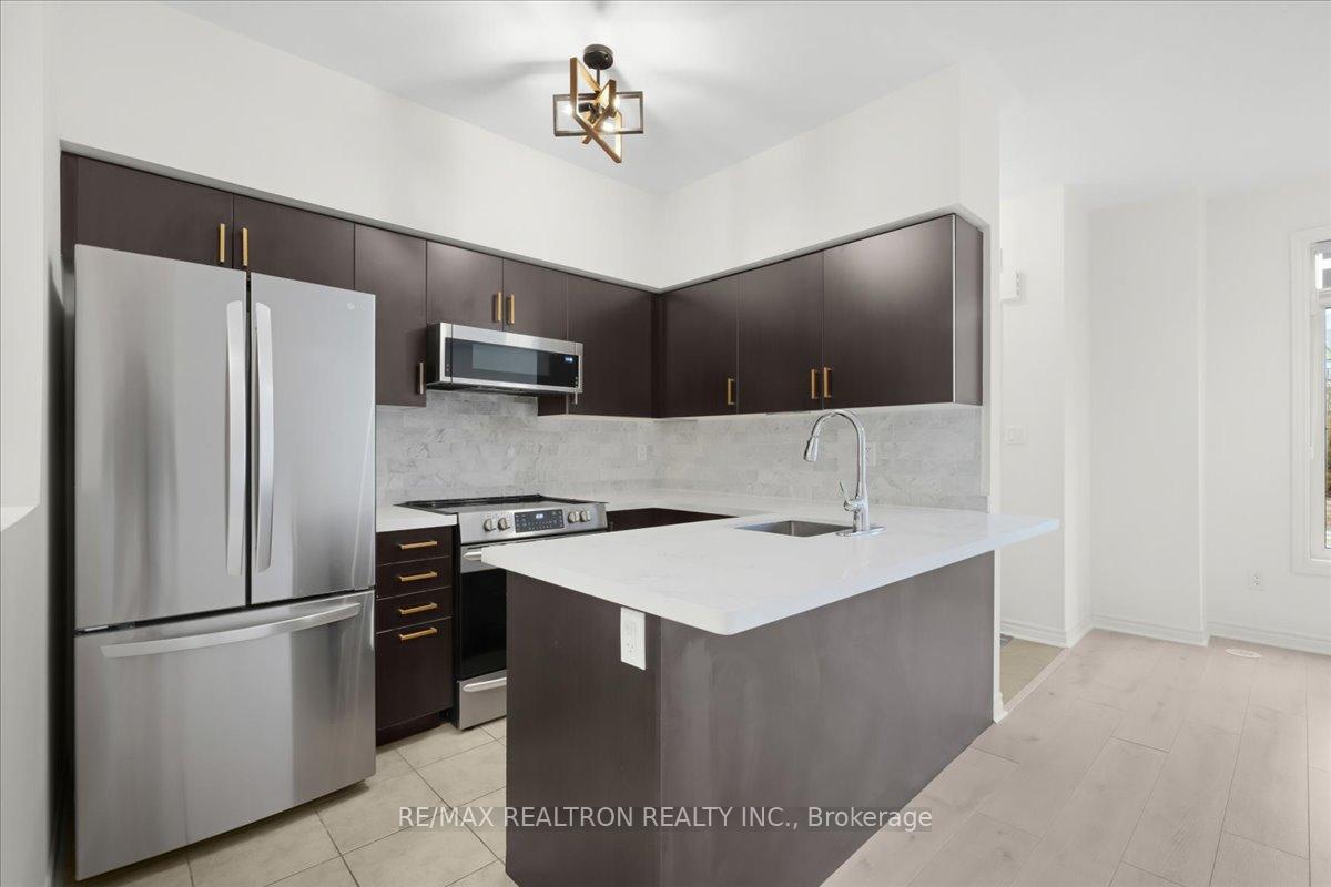 8 Eaton Park Lane 17, Toronto E05, ON M1W 0A5