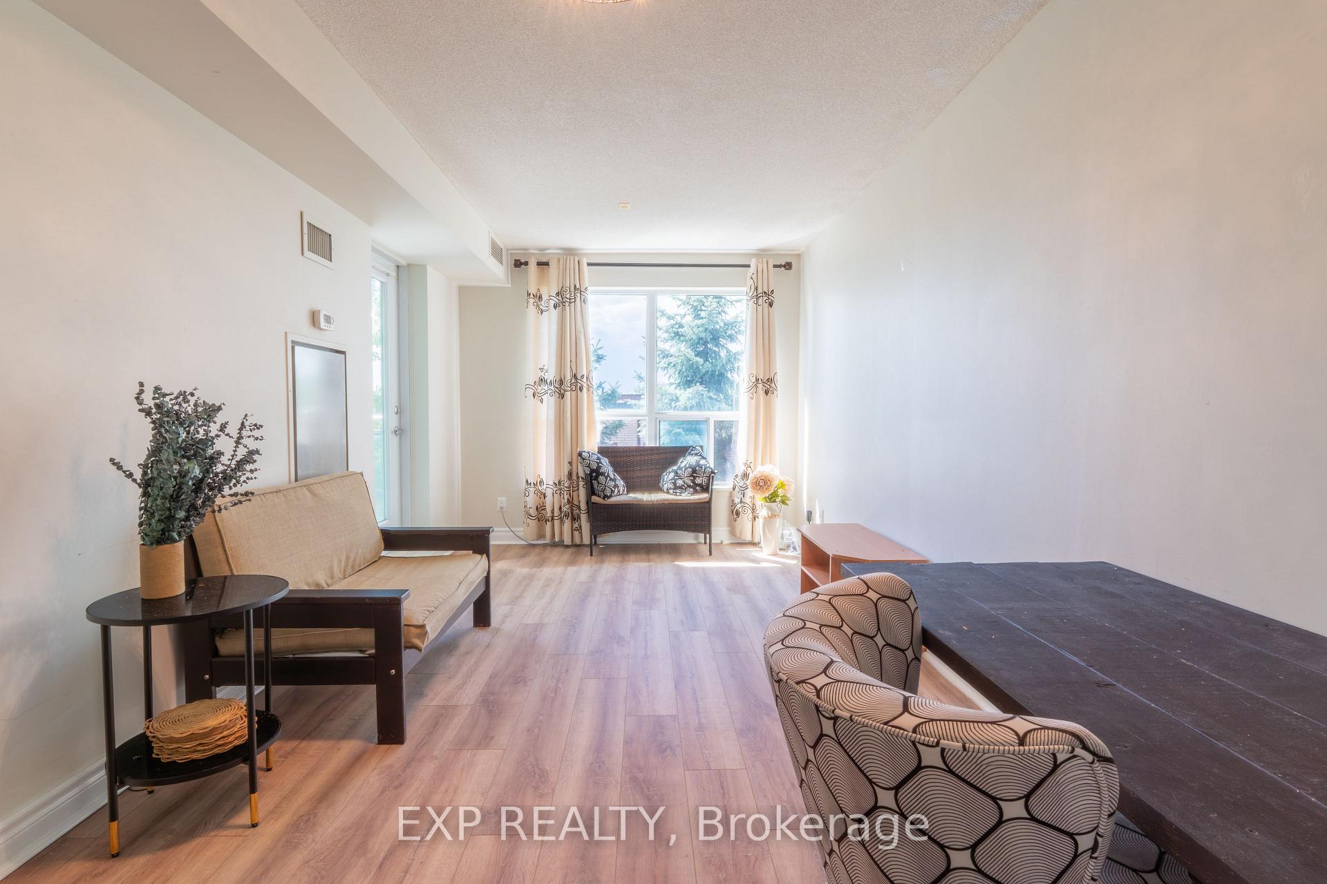 60 Fairfax Crescent N 221, Toronto E04, ON M1L 0E1