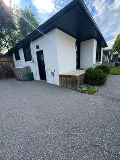 922 Centre Street N, Whitby, ON L1N 4V1