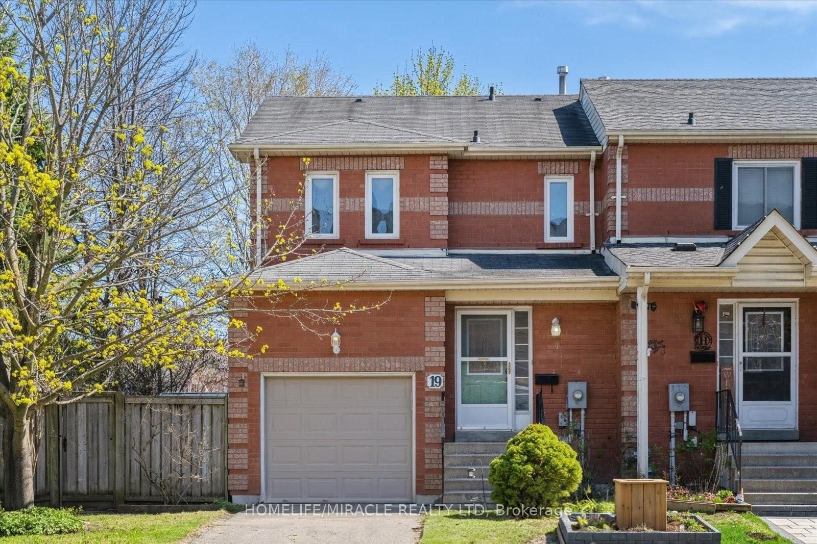 19 Wallace Drive, Whitby, ON L1N 9G9