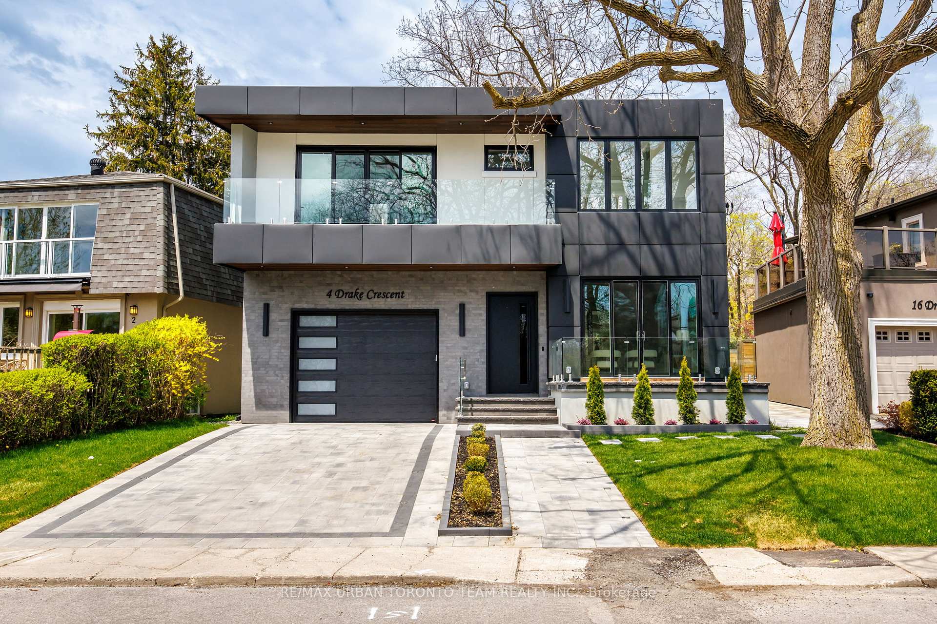 4 Drake Crescent, Toronto E08, ON M1M 1A2